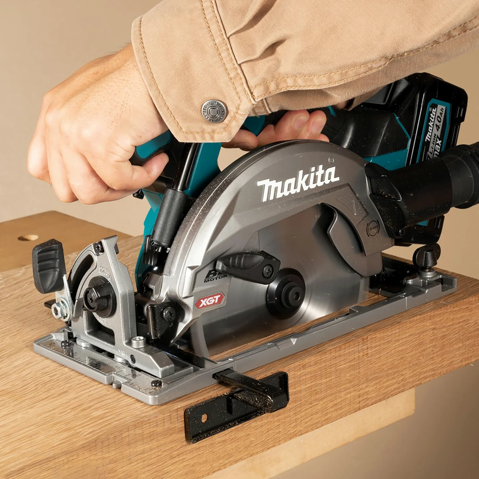 Makita HS012GZ01 40V Max XGT Brushless 165mm Sega circolare fornita in una custodia Makpac - Batterie e caricabatterie non inclusi