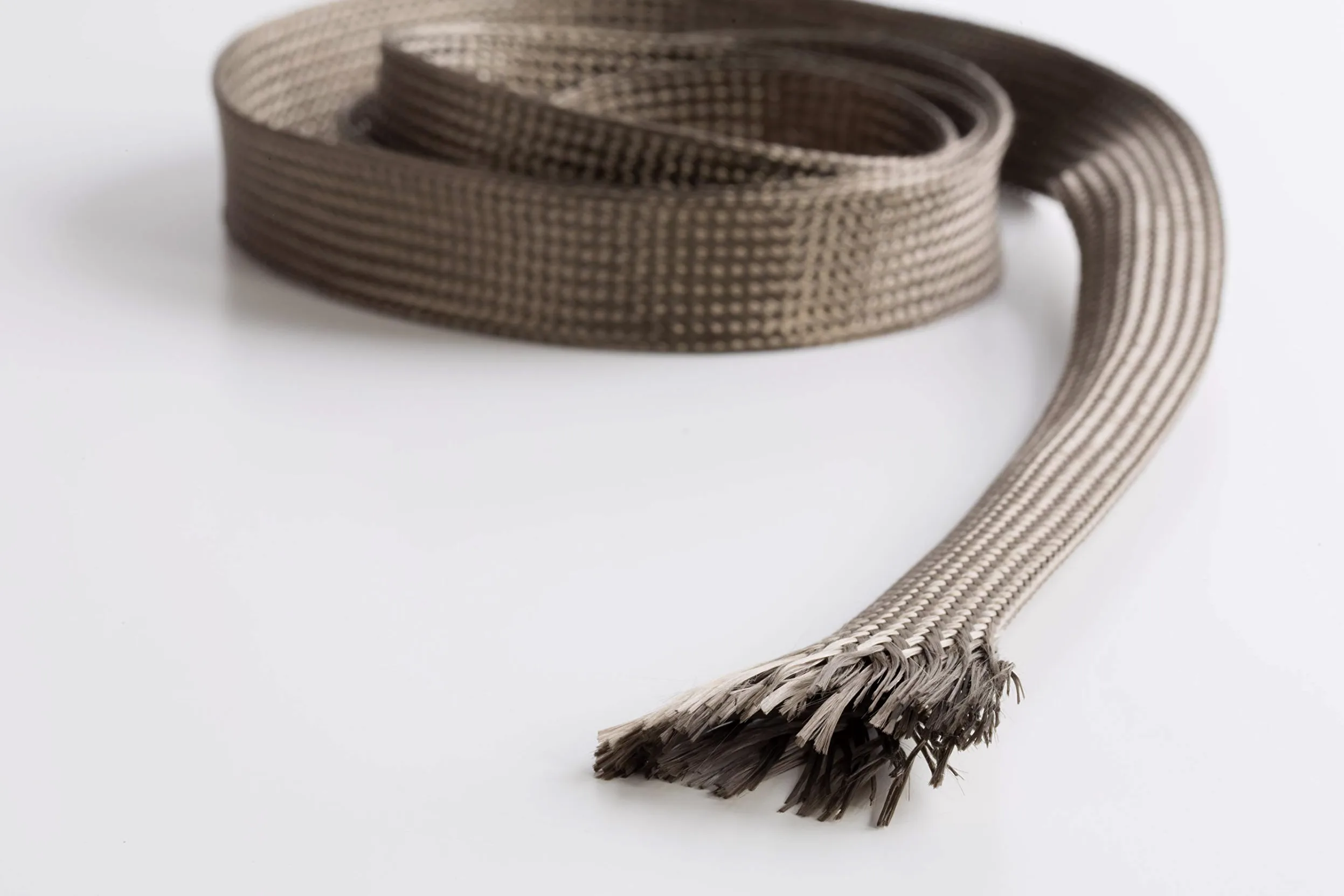 Guaina Ignifuga in Basalto espandibile diametro interno da 12mm a 18mm, Tecnologia Aerospaziale per Isolamento Termico Estremo, Protezione Anti Fuoco. Made in Italy. Matassa da 5 metri