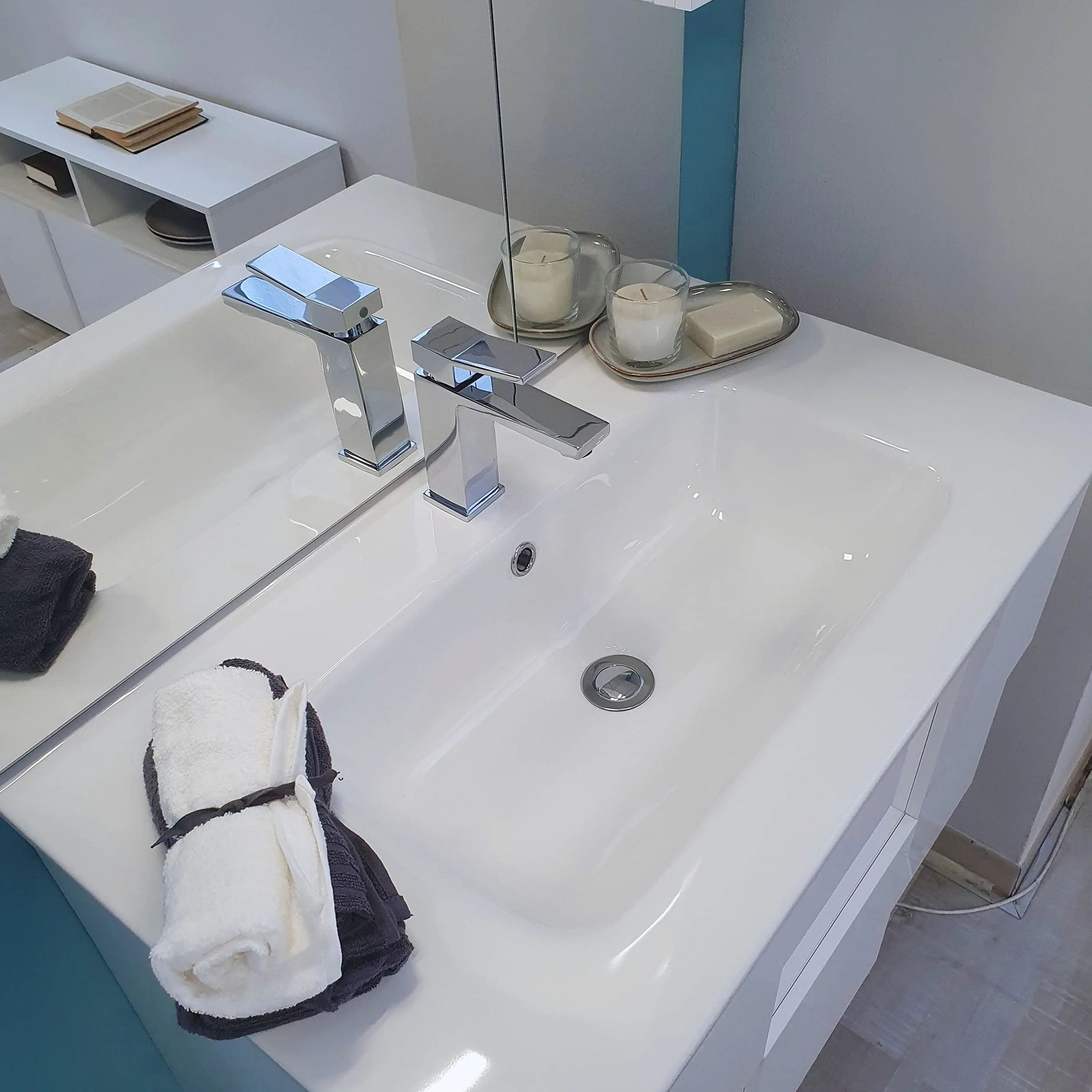 NORBE Lavabo ad Incasso (80x46 cm) in Ceramica | Lavandino Design Moderno vasca rettangolare | Finitura Bianco Lucido | Lavamani senza Piletta| Bacinella Sanitari Bagno (81 x 46,5 X 1,8 cm)