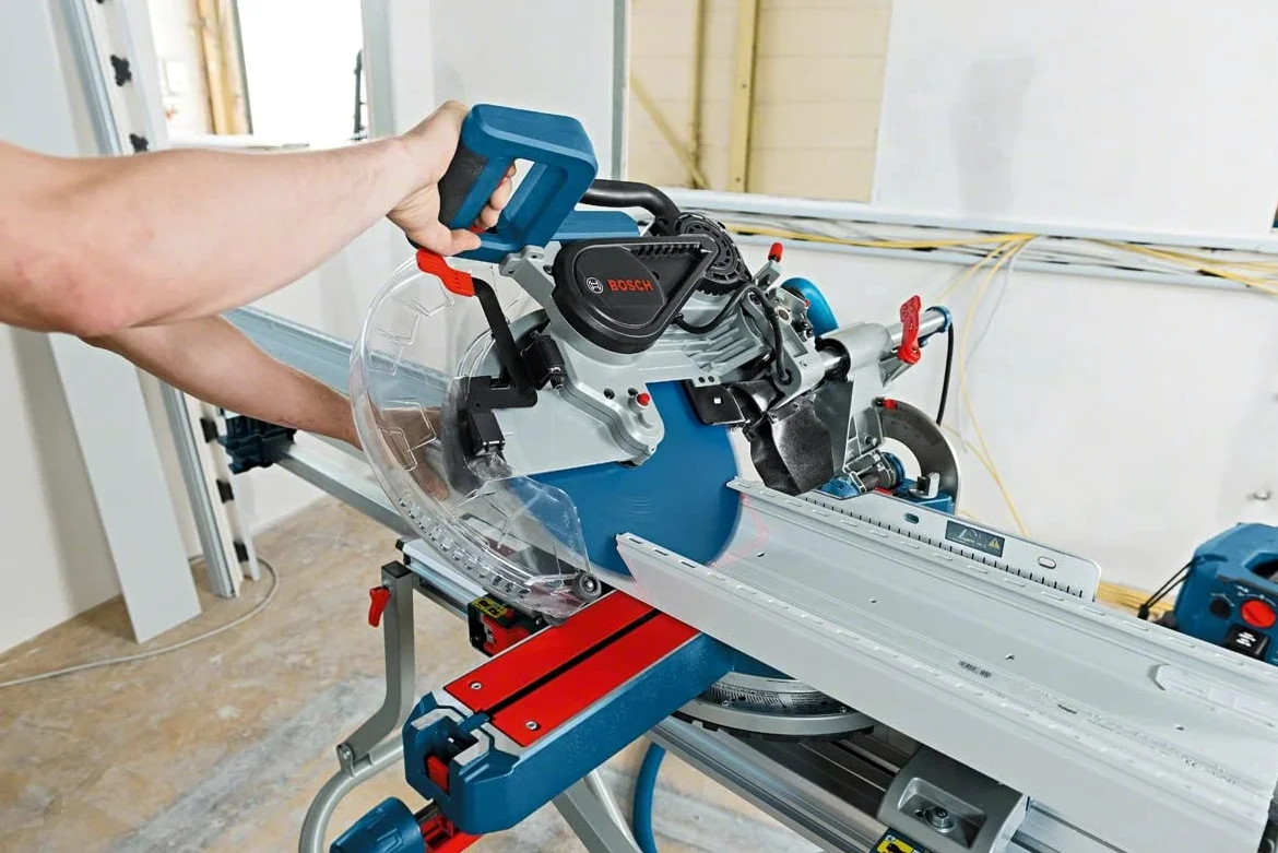 Bosch Professional Banco da lavoro e da trasporto GTA 2500 W per troncatrici radiali (lunghezza 1.044 mm, lunghezza con prolunga 2.504 mm, peso 34,8 kg, incl. supporto macchina)