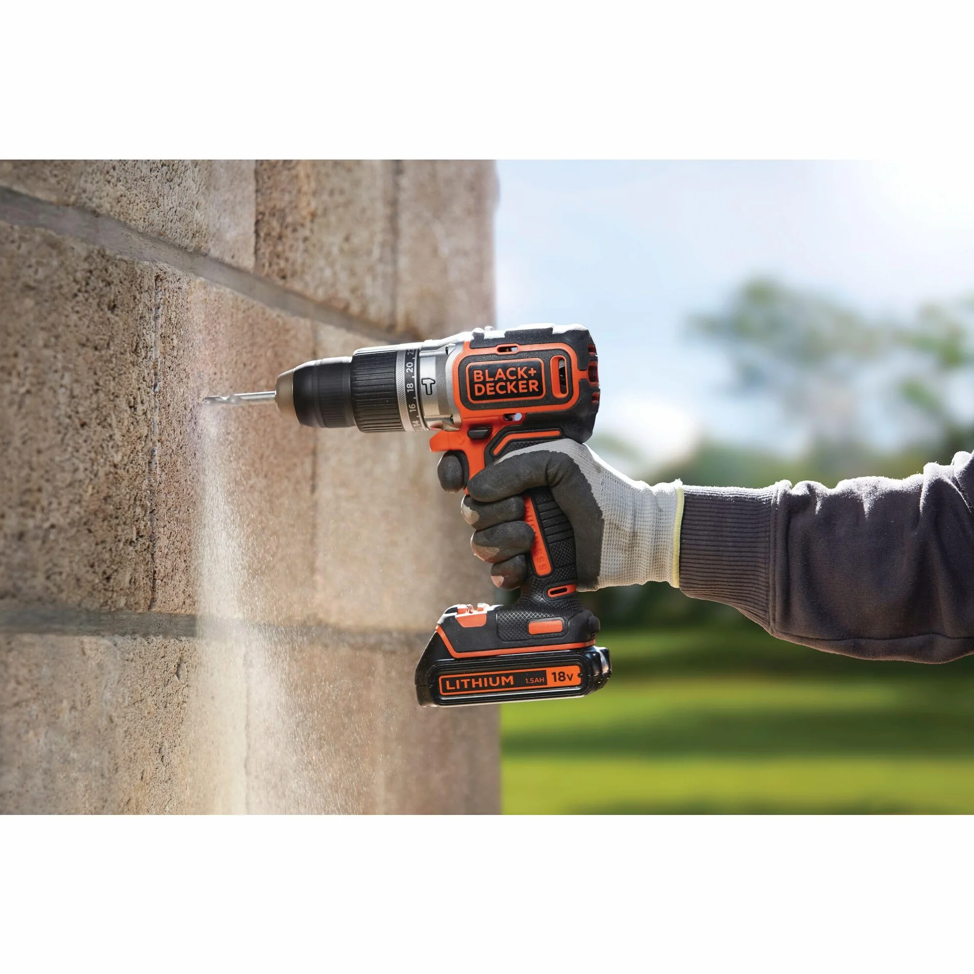 BLACK+DECKER Trapano avvitatore a percussione 18V, motore senza spazzole, mandrino 13mm, LED, 2 batterie, 50 accessori, caricabatterie, borsa, BL188ME2SA-QW