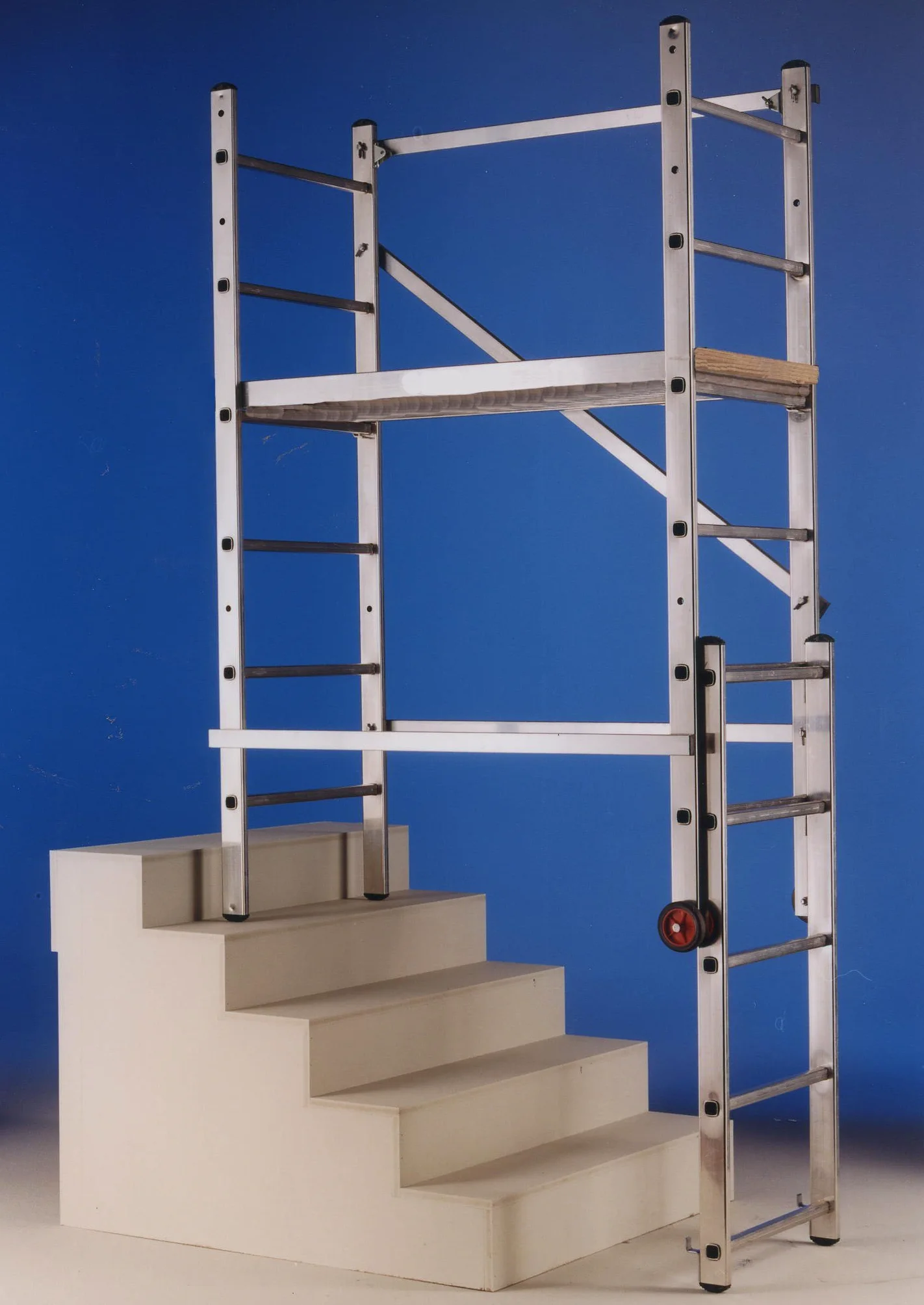 Svelt Trabattello Multiposizione in Alluminio Trasformabile in Scala a Cavalletto per Uso Professionale Leggero, MagoS