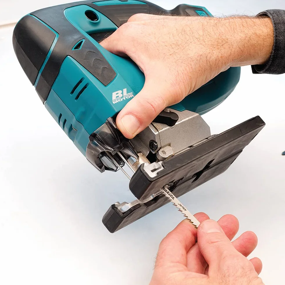 Makita DJV182Z - Caladora 18V litio BL