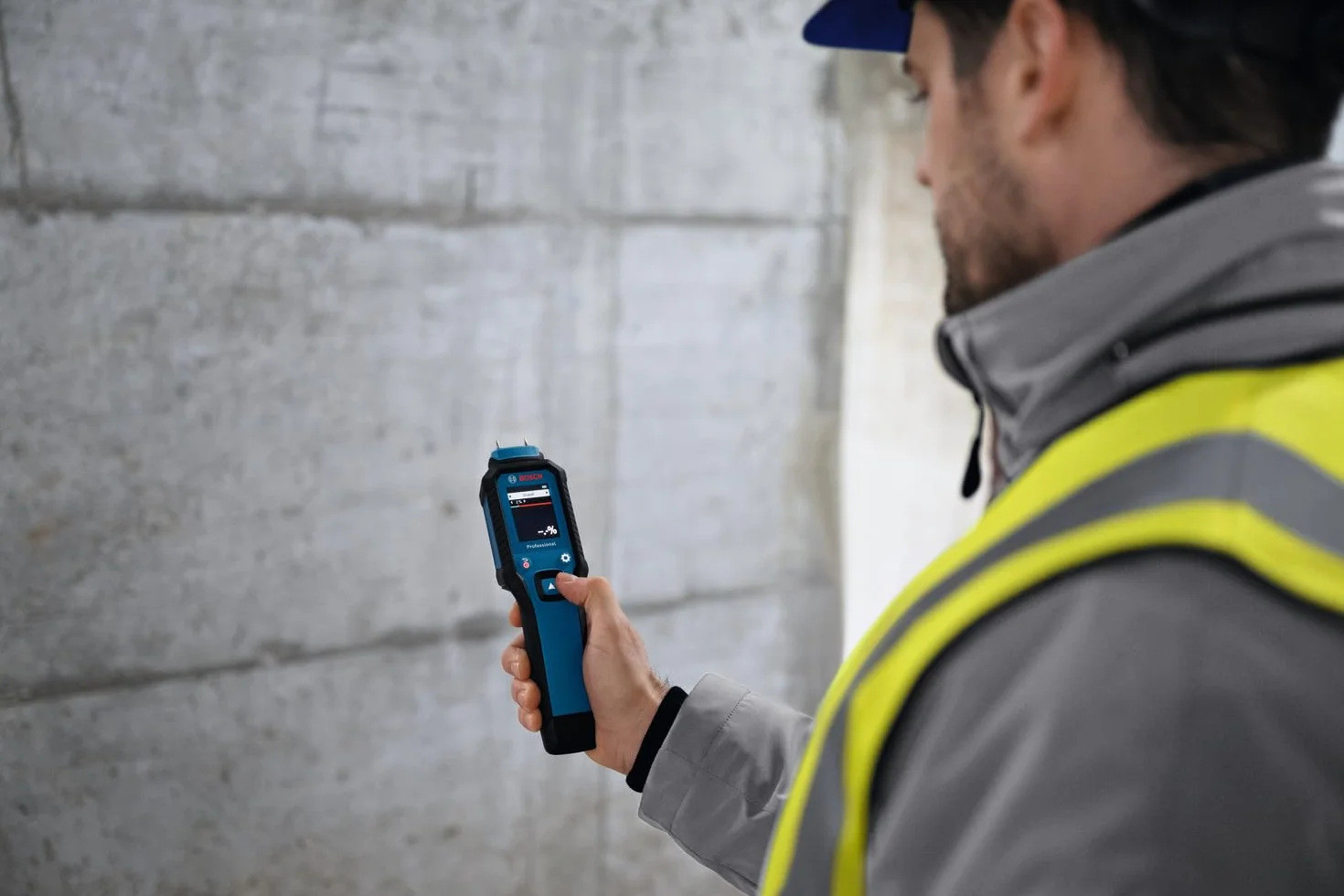 Bosch Professional Igrometro GMP 1-13 (con pin di misurazione, misura 37 tipi di legno e 10 materiali da costruzione, protezione IP65, LCD ad alto contrasto, 2 batterie AA, custodia)