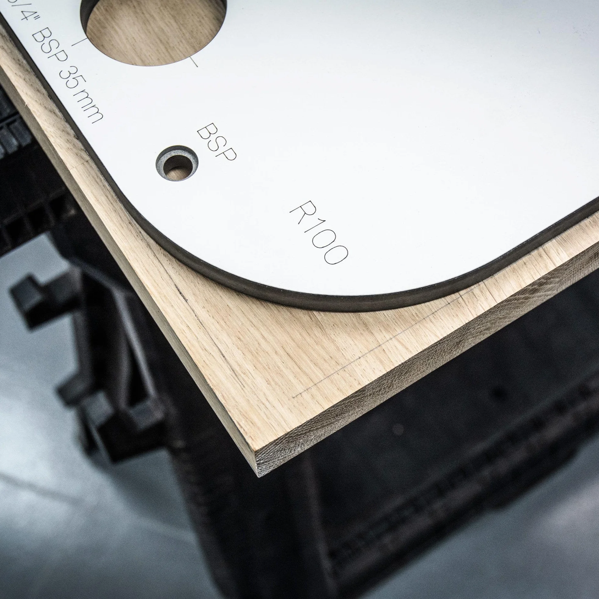 Trend Professional Plantilla Multi-Materiale per Giunzioni a Mitra Mason, Fino a 700mm di Larghezza, Allineamento Bordo Anteriore, KWJ700/PRO