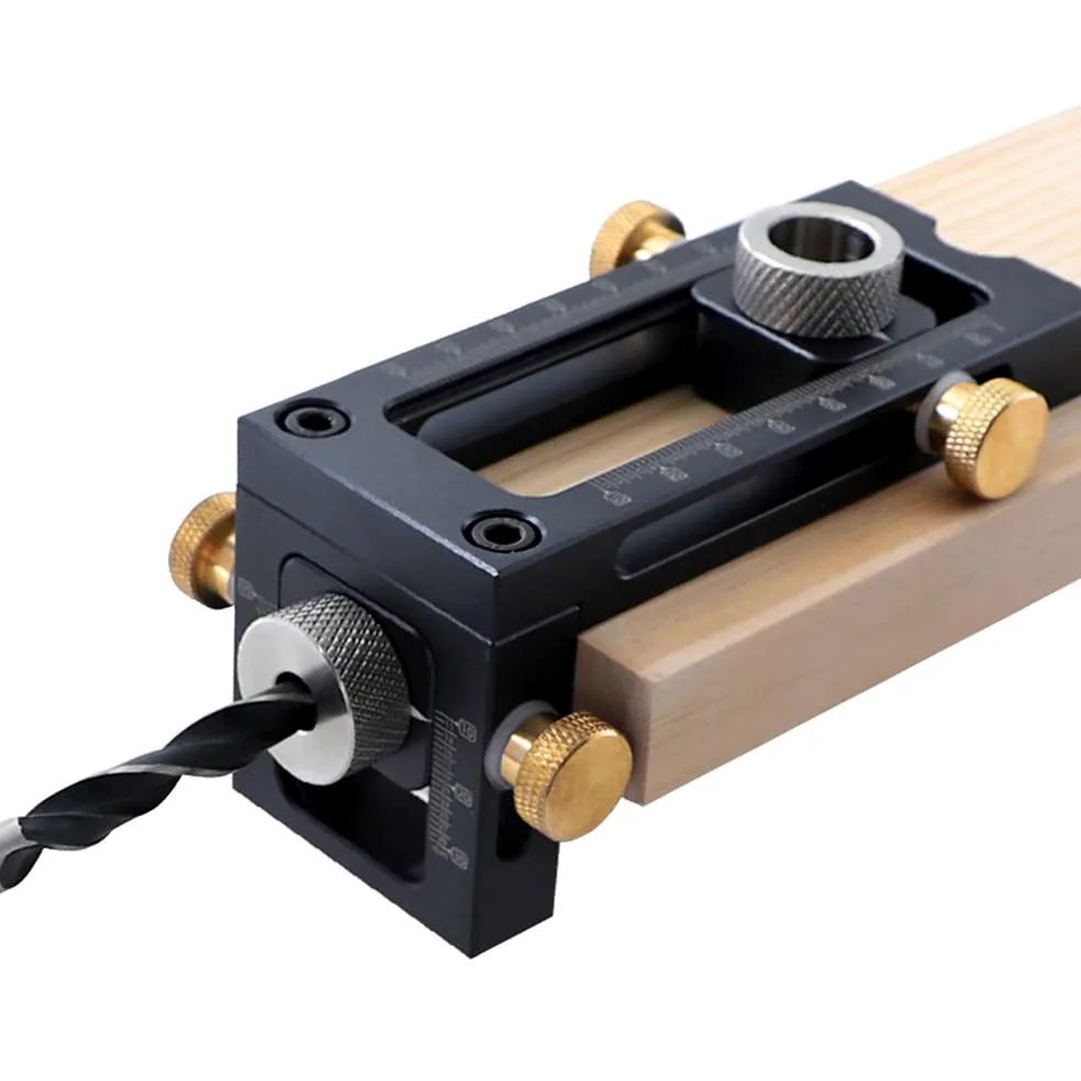 Puntatore per trapano regolabile 2-in-1 per falegnameria Kit di guida per trapano con tasselli per falegnameria con 4 fori Pin da 6/8/10/12mm per viti per letti e armadi Puntatore per trapano