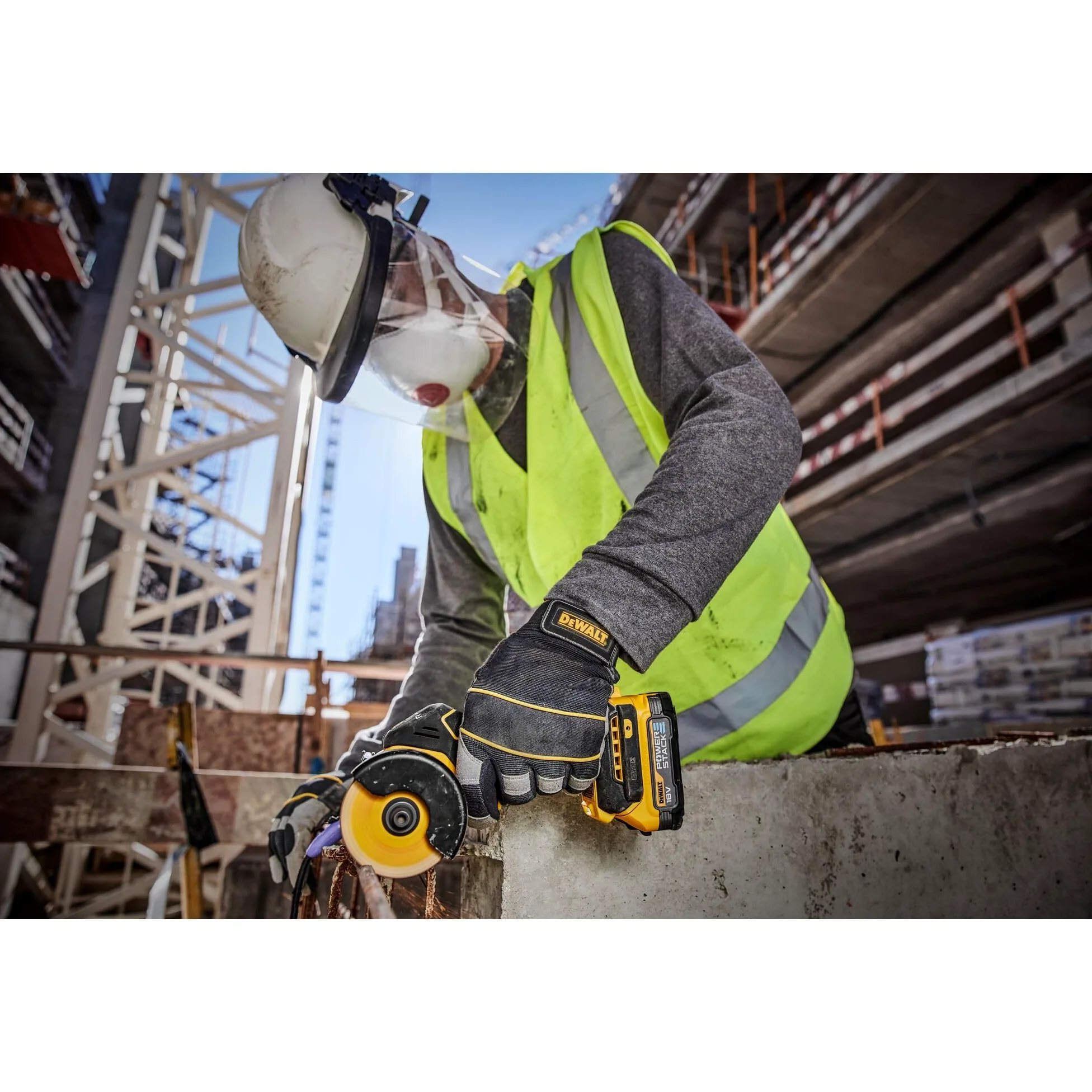 DEWALT DCS438N-XJ Levigatrice angolare (batteria) senza batteria senza ricaricatore con accessori Motore senza spazzole