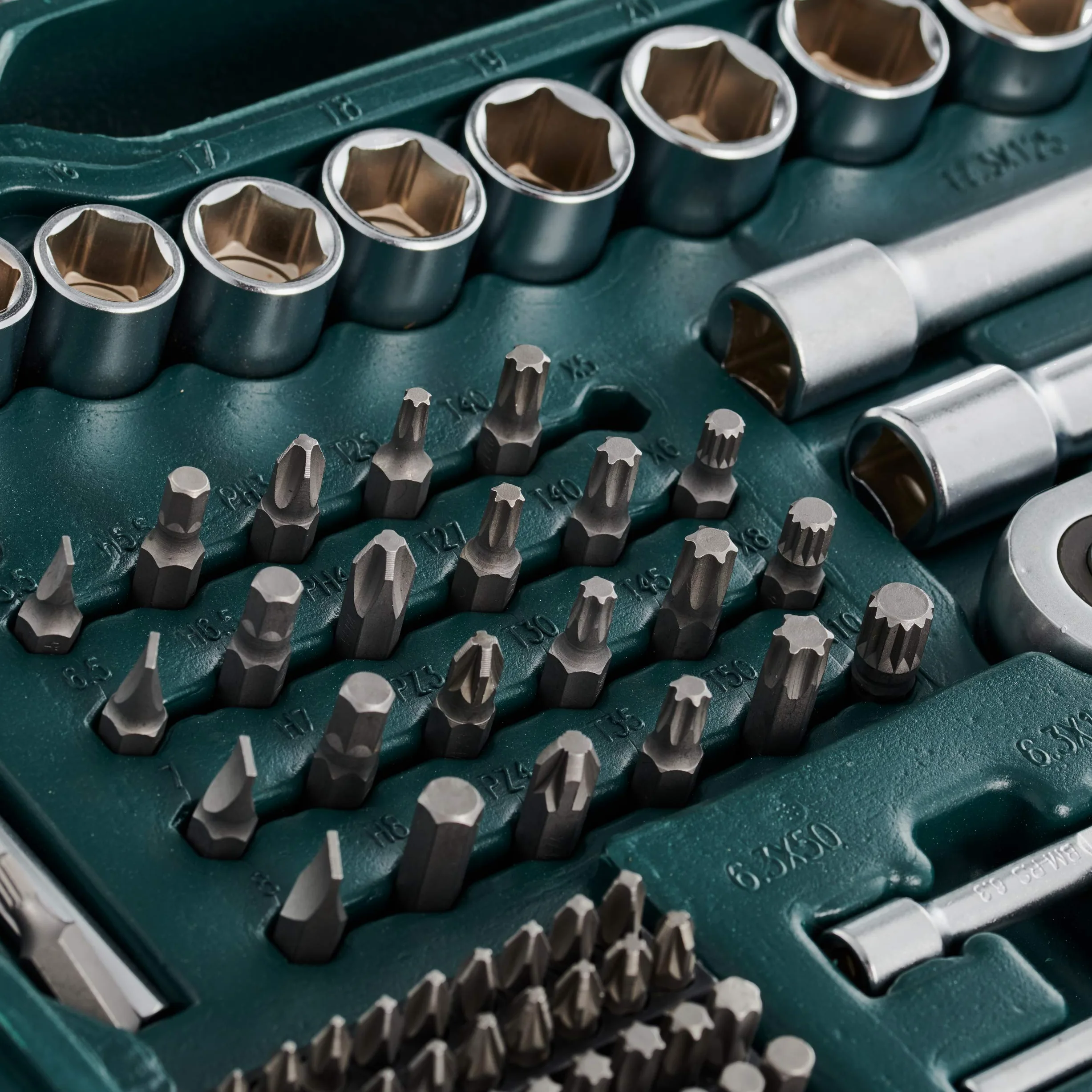 Mannesmann - M29088 – Set chiavi a tubo e attrezzi, 303 pz.