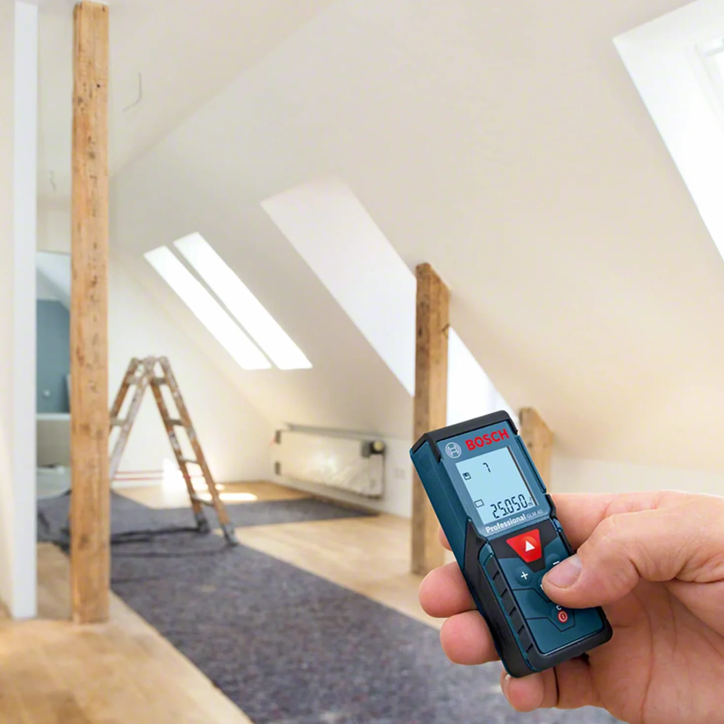 Bosch Professional Metro Laser Distanziometro Laser GLM 40 (con funzione di memorizzazione, campo di misurazione: 0,15 – 40 m, 2 pile da 1,5 V, custodia protettiva)