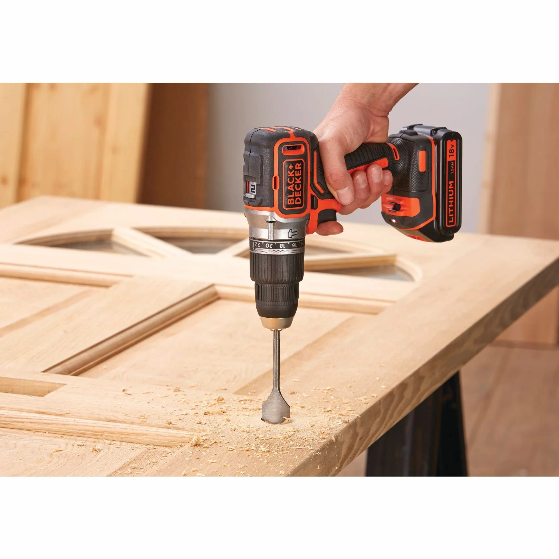BLACK+DECKER Trapano avvitatore a percussione 18V, motore senza spazzole, mandrino 13mm, LED, 2 batterie, 50 accessori, caricabatterie, borsa, BL188ME2SA-QW
