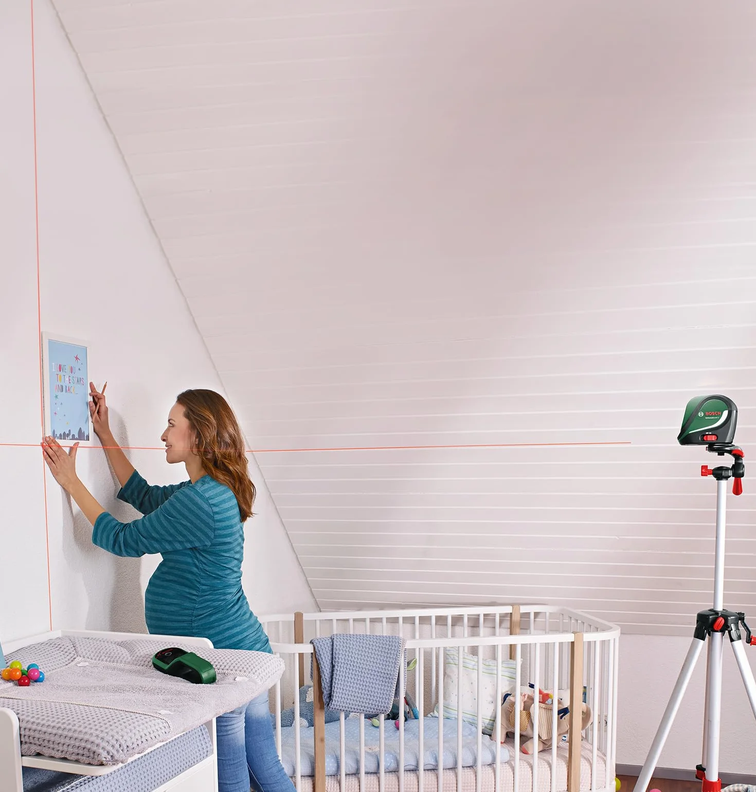 Bosch livella laser multifunzione UniversalLevel 2 (linee laser a croce incl. punti a piombo integrati per un allineamento preciso e un facile trasferimento dell'applicazione, in cartone)