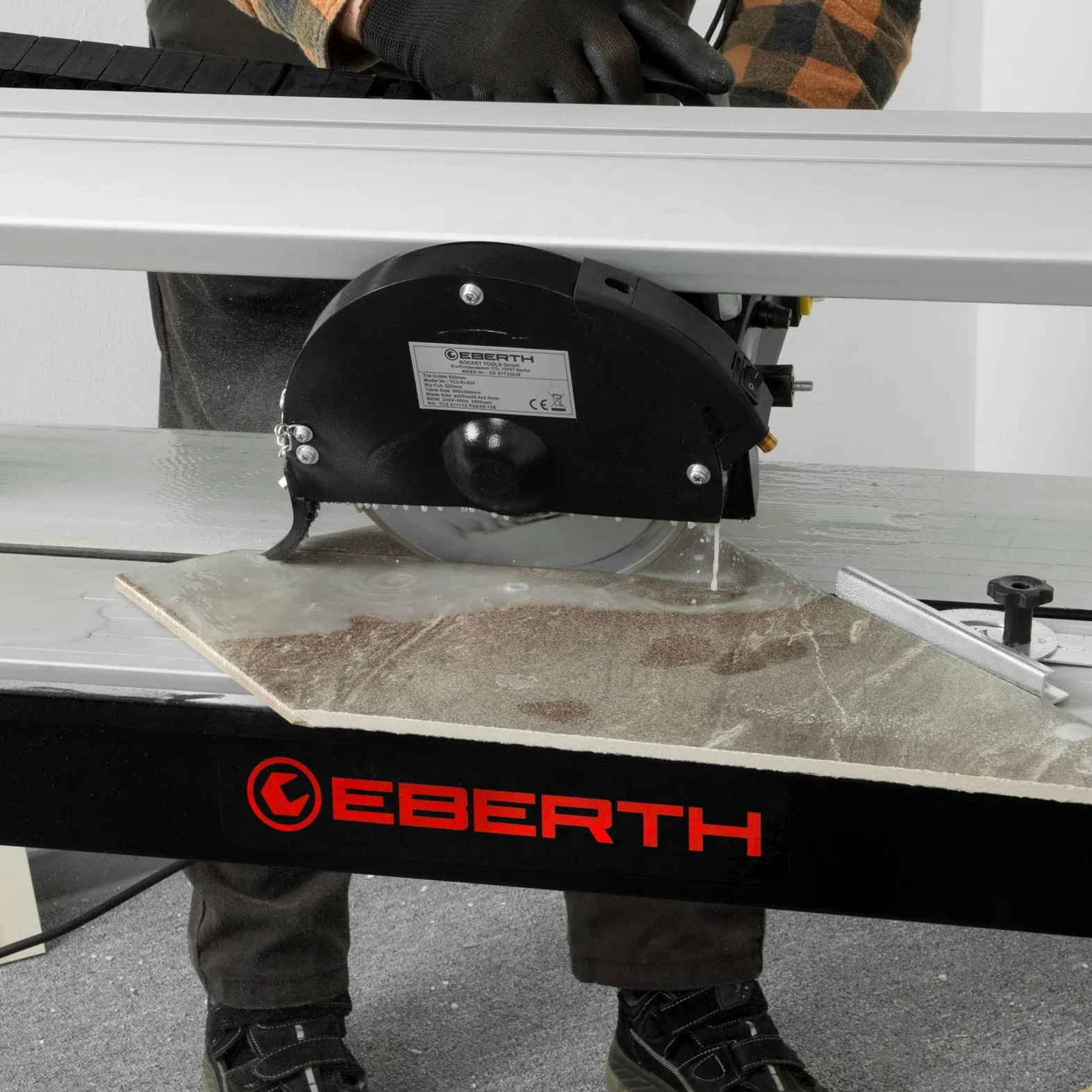 EBERTH Tagliapiastrelle Elettrico 800W, Tagliapiastrelle ad Acqua con Tavolo, Laser, Disco Diamantato 200mm, Lunghezza Taglio 620mm, Profondità Taglio 36mm, Girevole Fino a 45°, Arresto Angolare