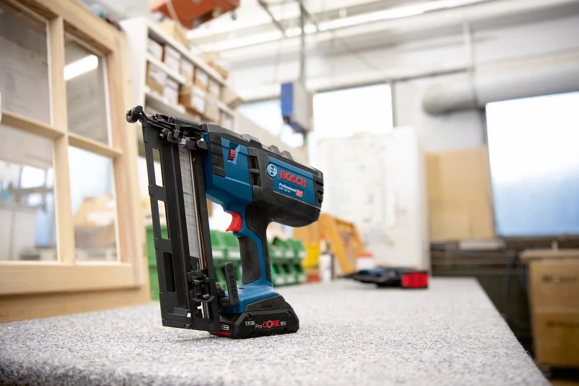 Bosch Professional 18V System Chiodatrice a Batteria Gnh 18V-64 (Ø Max. Chiodi 1,6 Mm, Lung. Chiodi 64 Mm, Batterie e Caricabatteria Non Incl., in L-Boxx 136)
