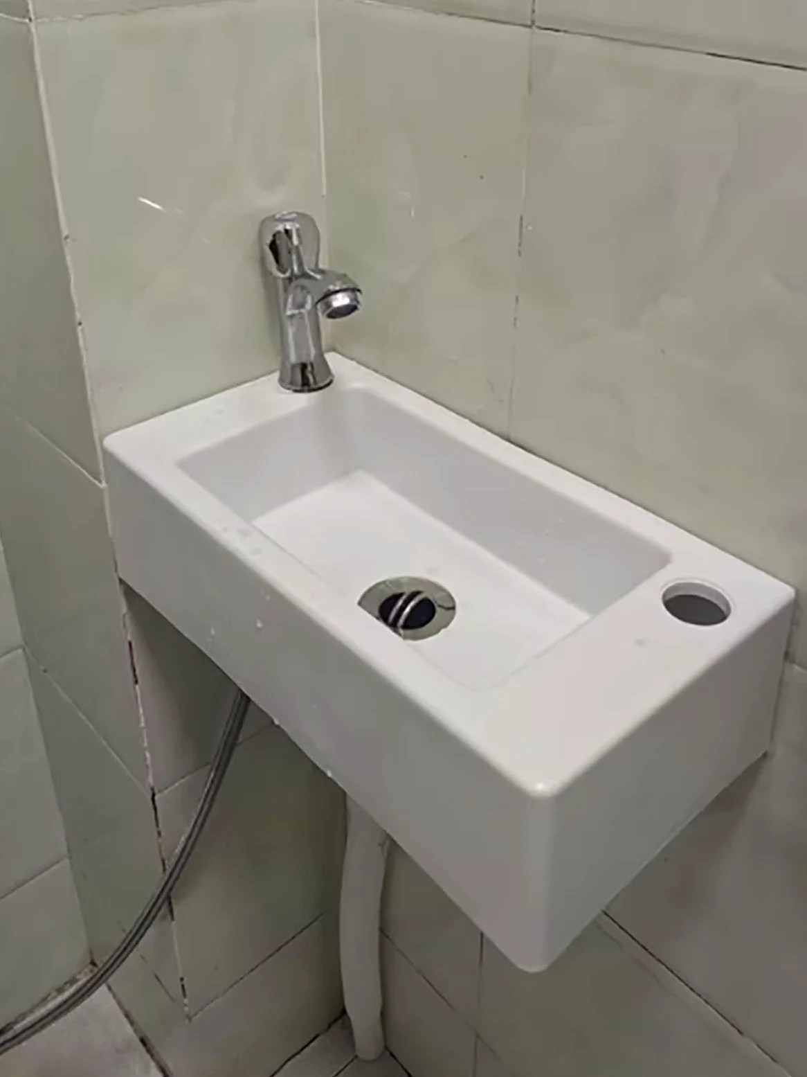 Piccolo lavabo in plastica per montaggio a parete per roulotte, camper, WC ospiti, bagno, 40 x 20 x 11 cm, bianco, ideale per campeggio, giardino, cantieri, con scarichi da 75 cm