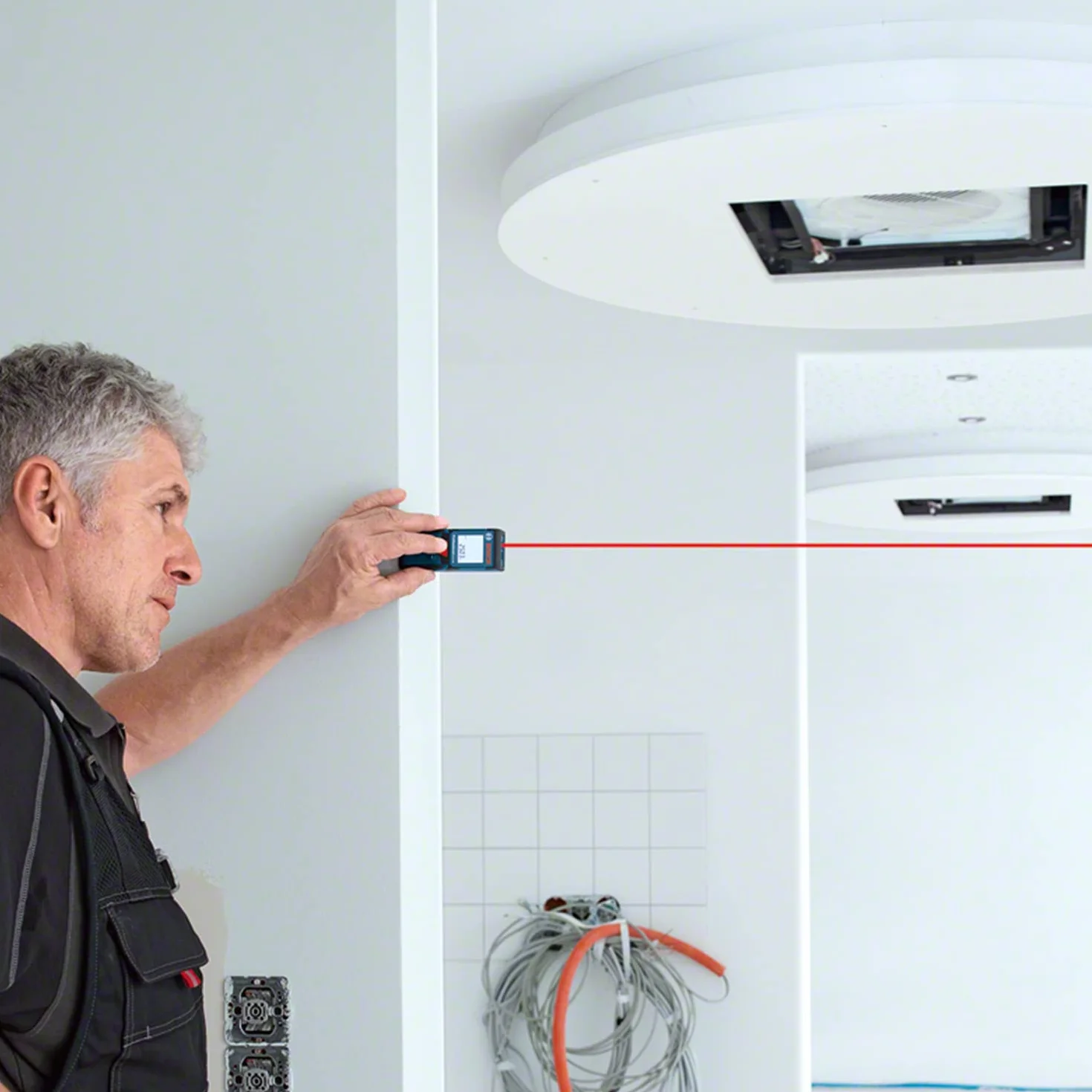 Bosch Professional Metro Laser Distanziometro Laser GLM 40 (con funzione di memorizzazione, campo di misurazione: 0,15 – 40 m, 2 pile da 1,5 V, custodia protettiva)