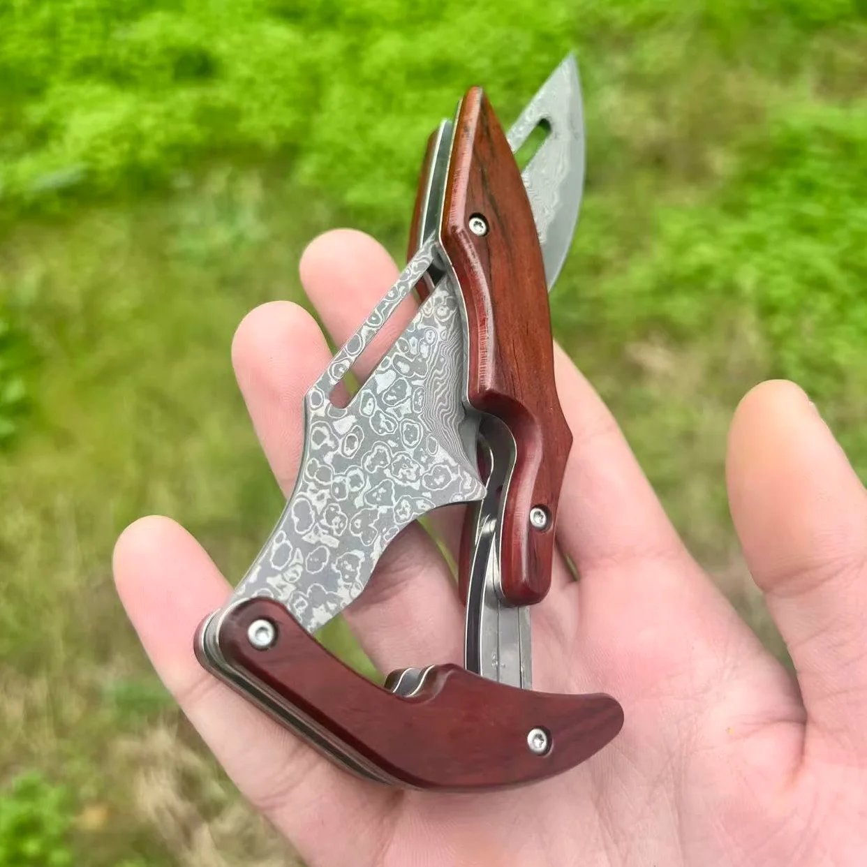 Coltello Pieghevole Tasca Damasco Attrito Acciaio 67 Strati VG10 Damasco Giapponese Lama Affilata Manico Legno Collezione Regalo Uomo Festa Padre Pesca Bushcraft EDC Artigianato