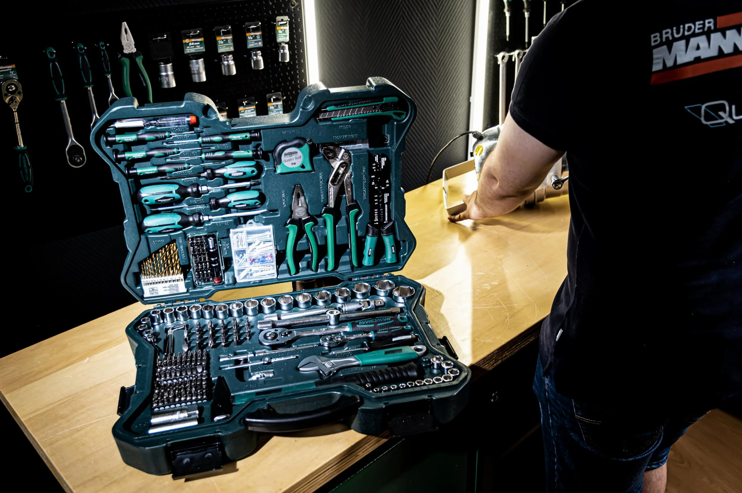 Mannesmann - M29088 – Set chiavi a tubo e attrezzi, 303 pz.