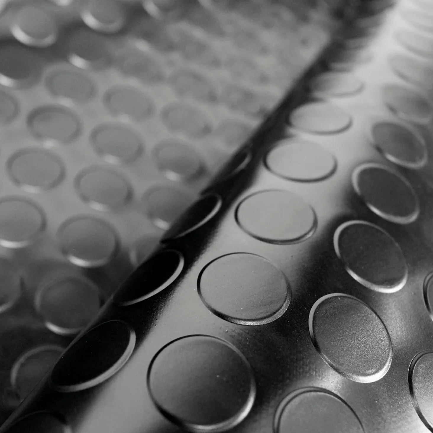OLIVO.Shop | Work Tappeti Gomma a Rotoli, copripavimento PVC bullonato o lamiera, Pavimento Gomma bollata Antiscivolo, Dimensioni su Misura, Due Colori. Design a Bolle (Nero, 500x150cm)