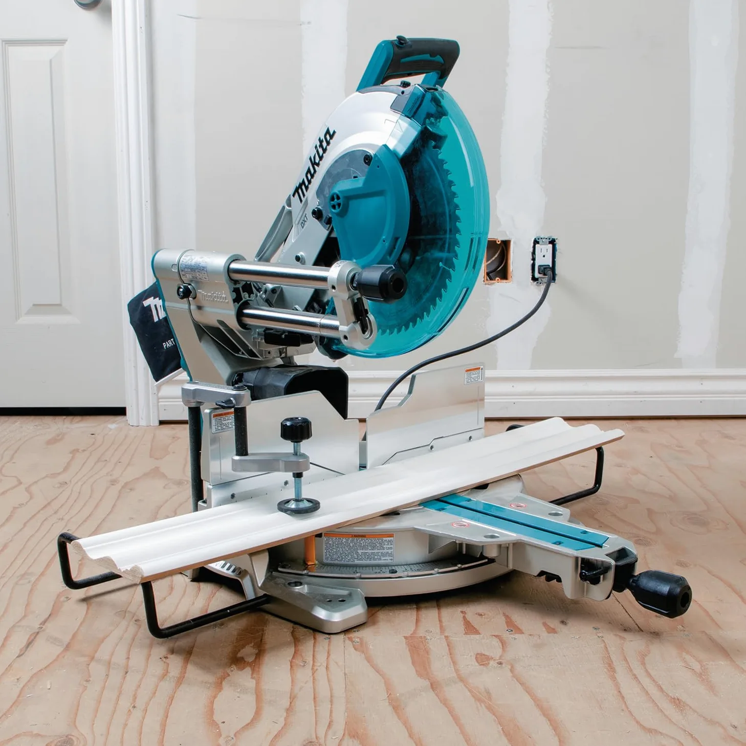 Makita TRONCATRICE RADIALE 305MM 1650W, Nero