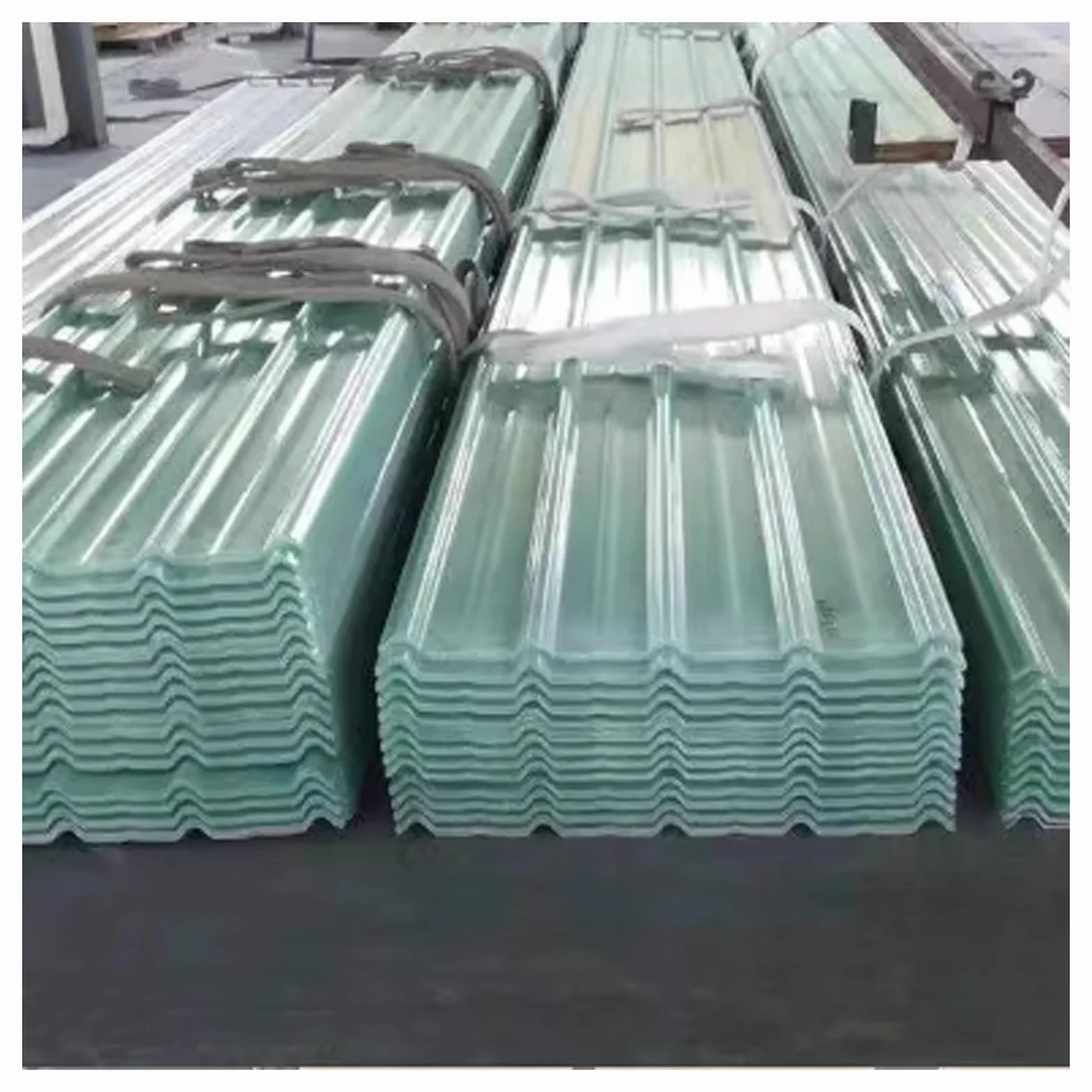Pannello per Tetto Trasparente Ondulato per Serre e tettoie, Copertura in FRP Resistente ai Raggi UV, Soluzione di Copertura per spazi Esterni.