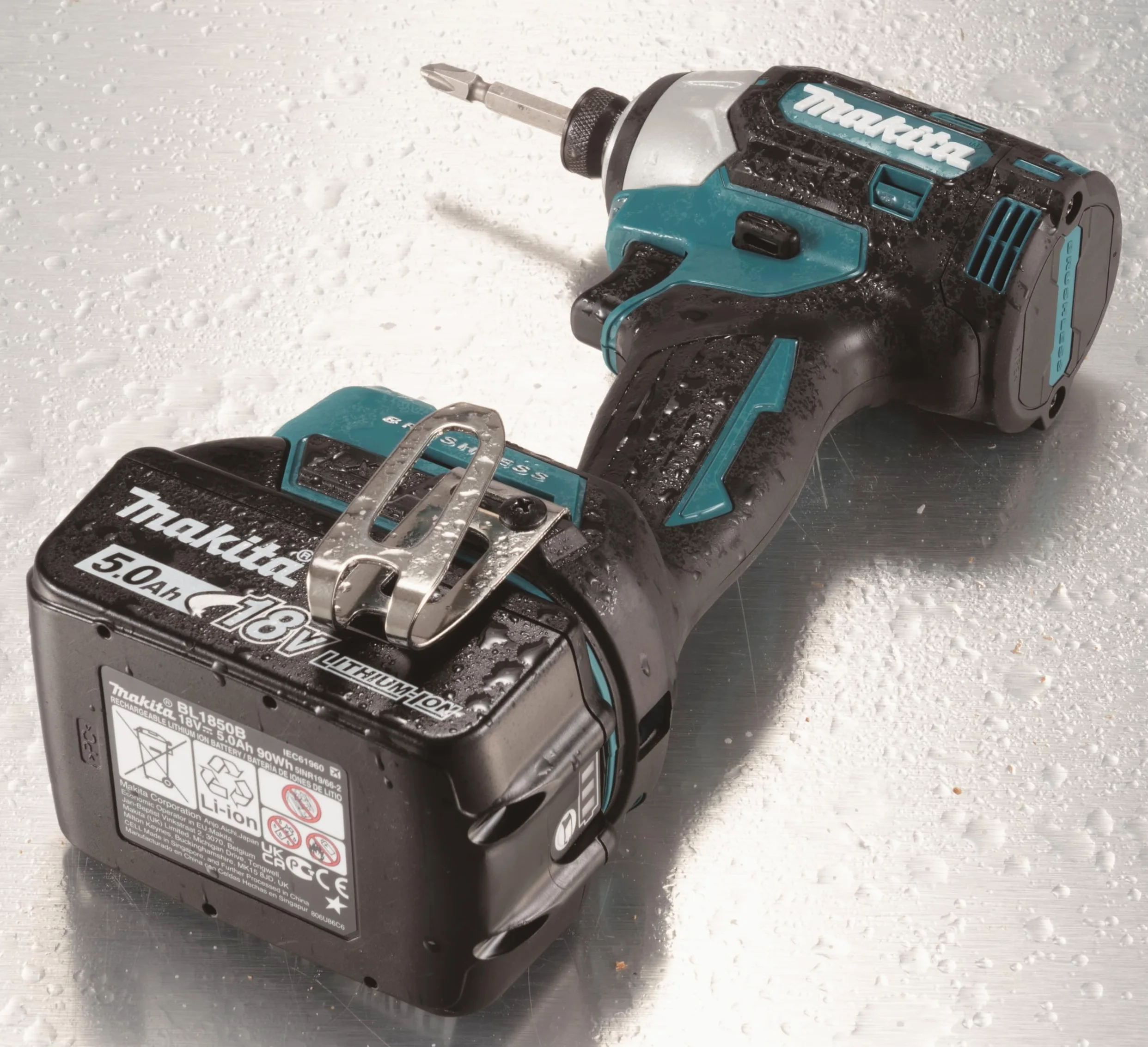 Makita Avvitatore a percussione a batteria DTD201Z, 18 V (senza batteria, senza caricatore)