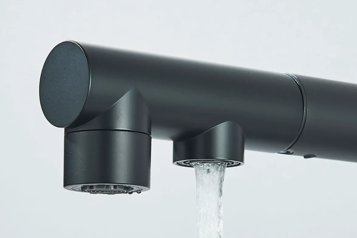 Rubinetto da cucina a 3 vie VENOM Pull-Out con doccetta estraibile, tubo separato per acqua potabile filtrata, beccuccio girevole a 360°, 2 tipi di getto, cartuccia in ceramica, corpo in ottone (nero)