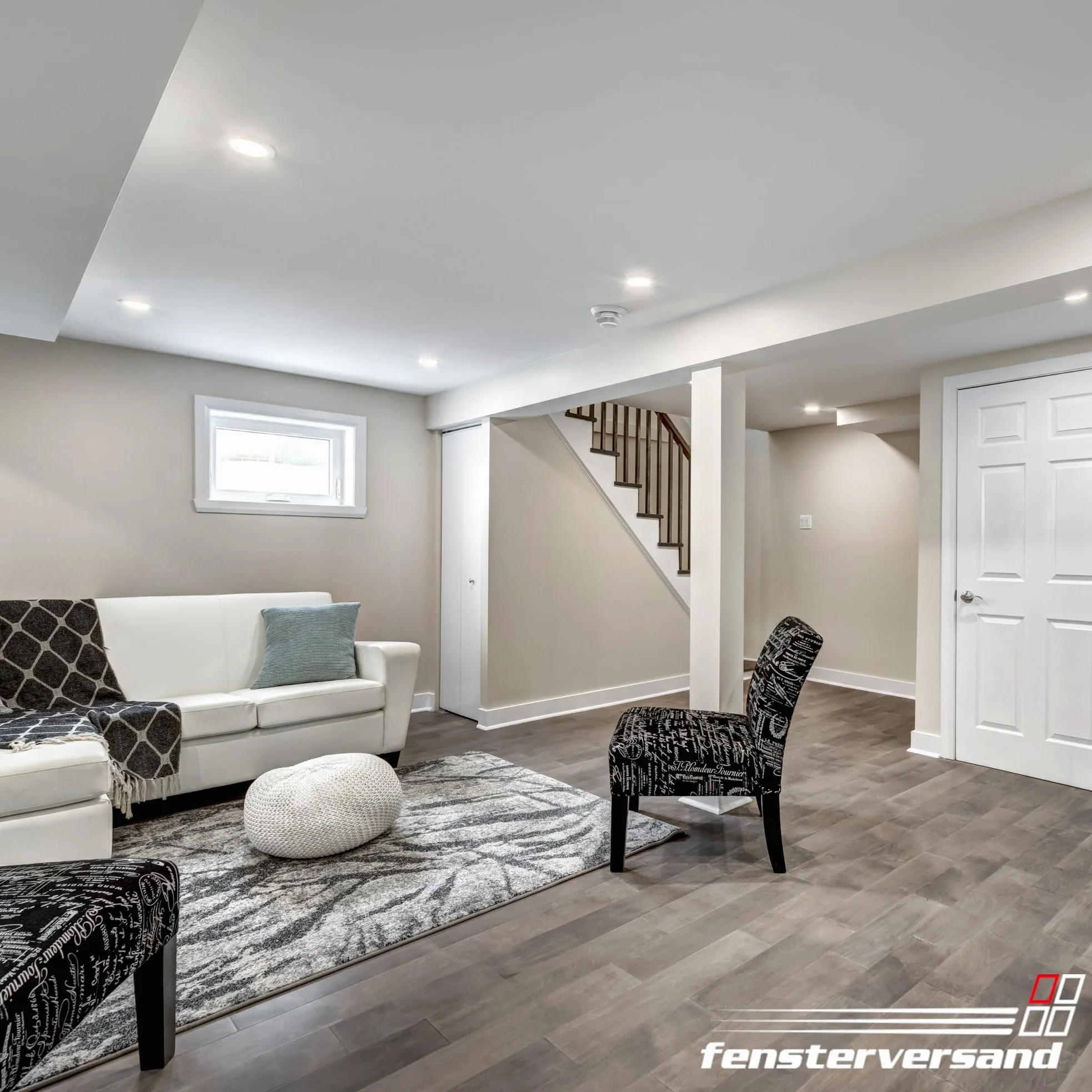 FENSTERVERSAND - Finestra in plastica 100 x 60 cm, colore bianco – 2 vetri trasparenti – Finestra girevole e inclinata, finestra in plastica – DIN destra – L x A: 1000 x 600 mm, profilo 70 mm
