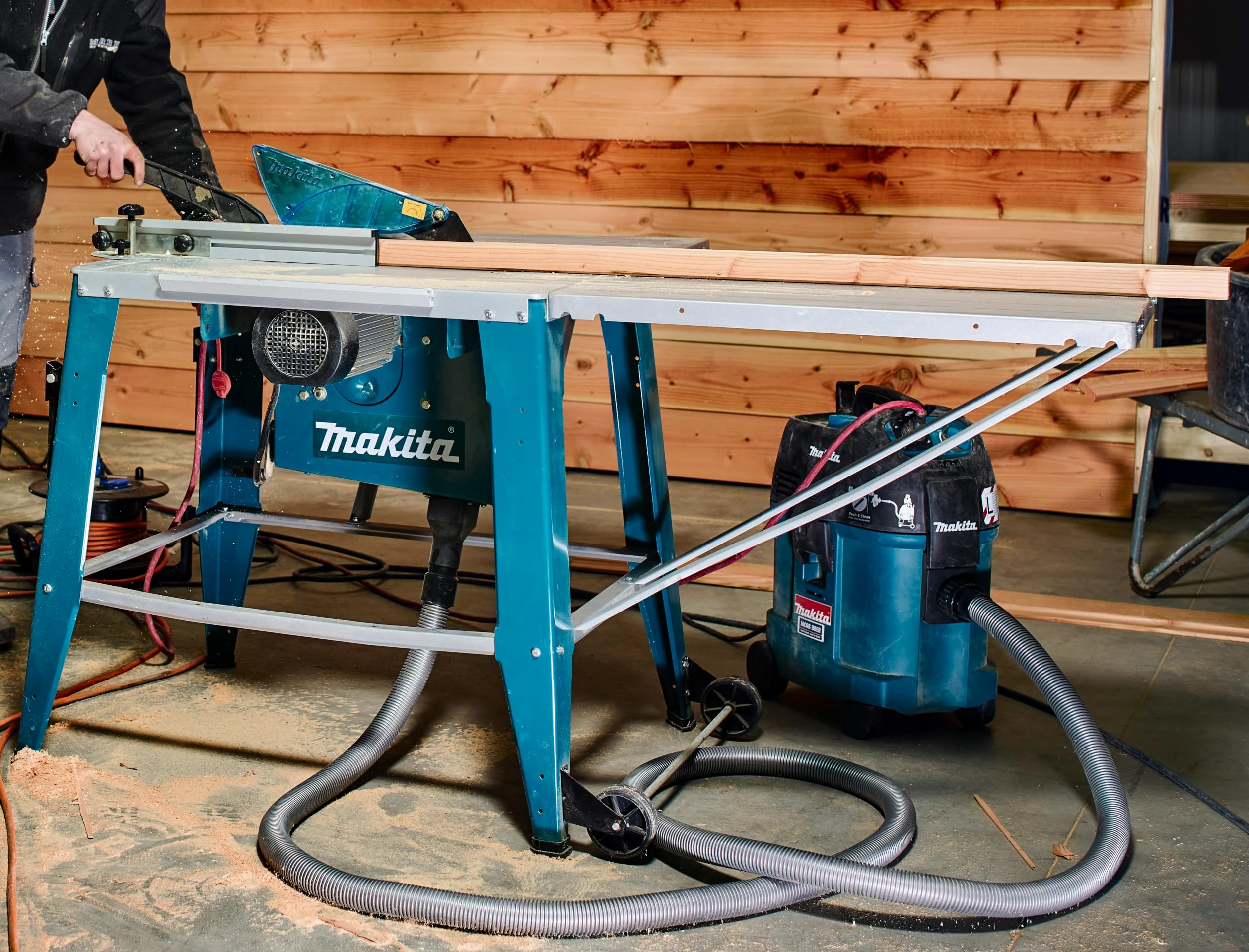SCIE MAKITA BOIS SUR TABLE 2000 W Ø 315 MM - 2712