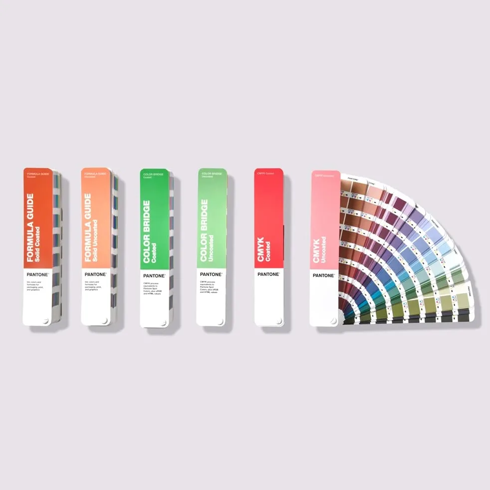 Pantone GPG301B Essentials Guide Set - Set di Mazzette di Riferimento dei Colori Rivestiti e Non Rivestiti in una Disposizione Cromatica dei Colori