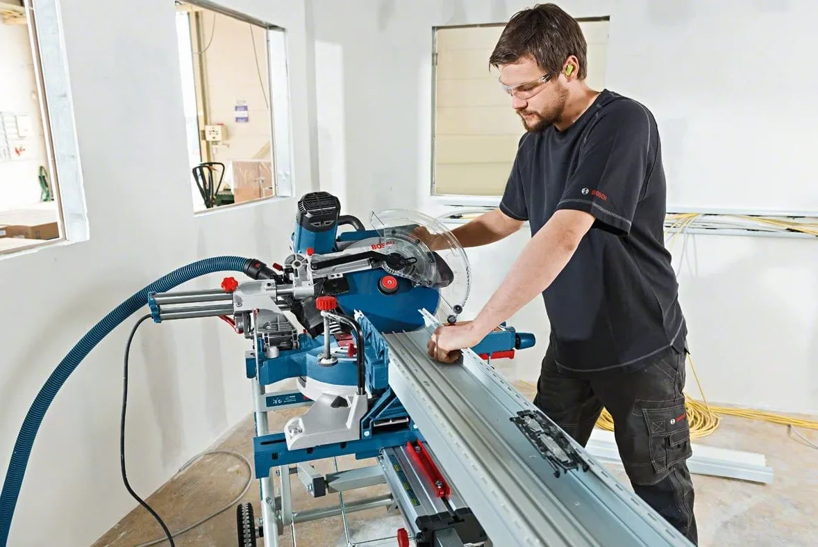 Bosch Professional Banco da lavoro e da trasporto GTA 2500 W per troncatrici radiali (lunghezza 1.044 mm, lunghezza con prolunga 2.504 mm, peso 34,8 kg, incl. supporto macchina)