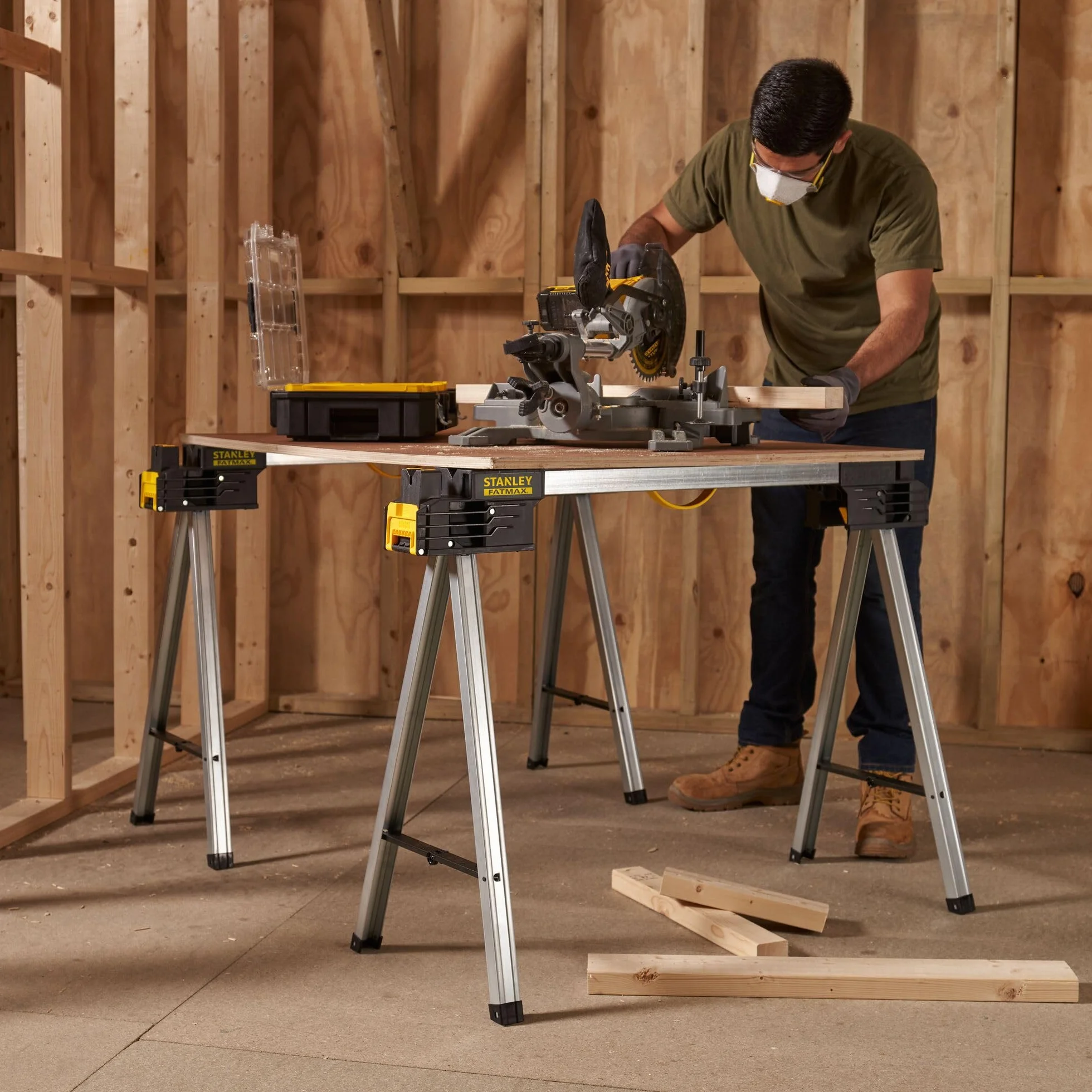 STANLEY FATMAX 900kg Cavalletto pieghevole in metallo (coppia) - Soluzione portatile e durevole per banco da lavoro con gambe in metallo, FMST1-75673