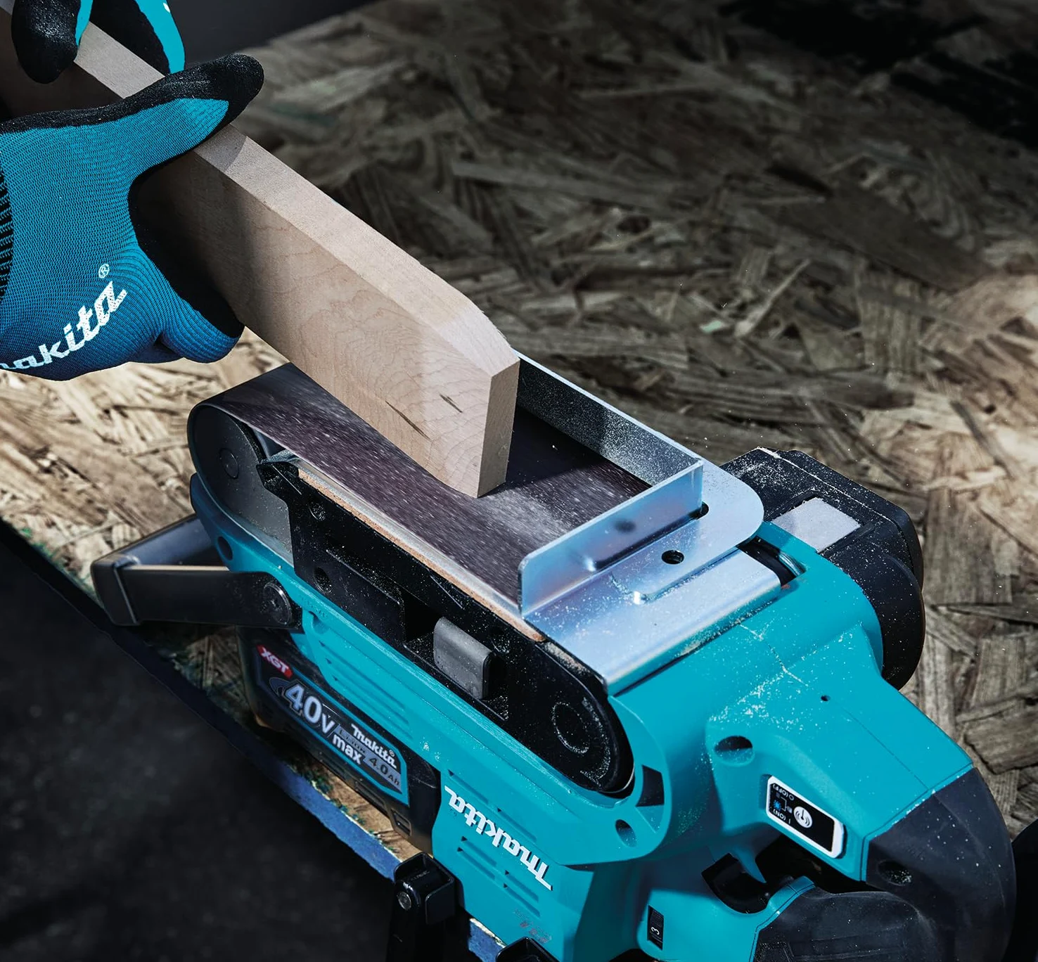 Makita BS001GZ - Smerigliatrice a nastro, 40 V max, larghezza di banda 76 mm, senza batteria e caricatore