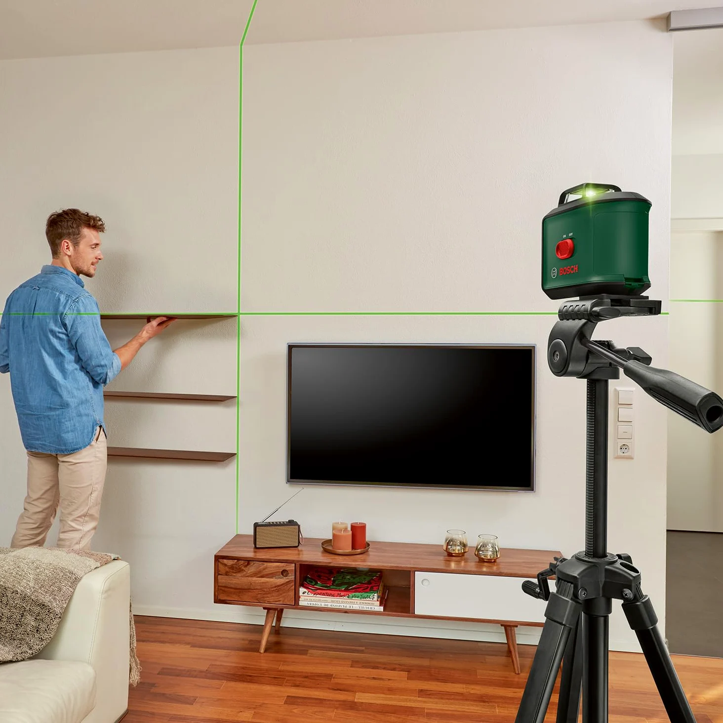 Bosch livella laser multifunzione UniversalLevel 360 con treppiede premium (linee laser verticali + orizzontali incl. 360° per allineamento dell'intera stanza, in scatola di cartone E-Commerce)
