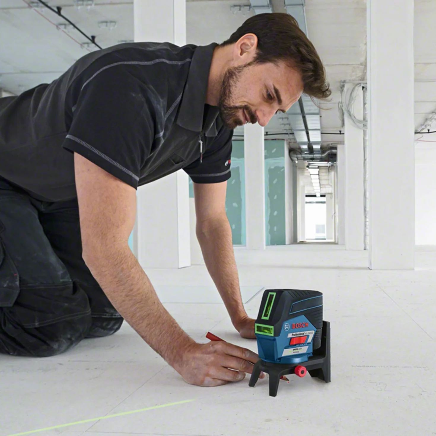 Bosch Professional 12V System Livella Laser GCL 2-50 CG (batteria 12 V, laser verde, da interno, con app, supporto, raggio d'azione visibile: fino a 20 m, in L-BOXX)