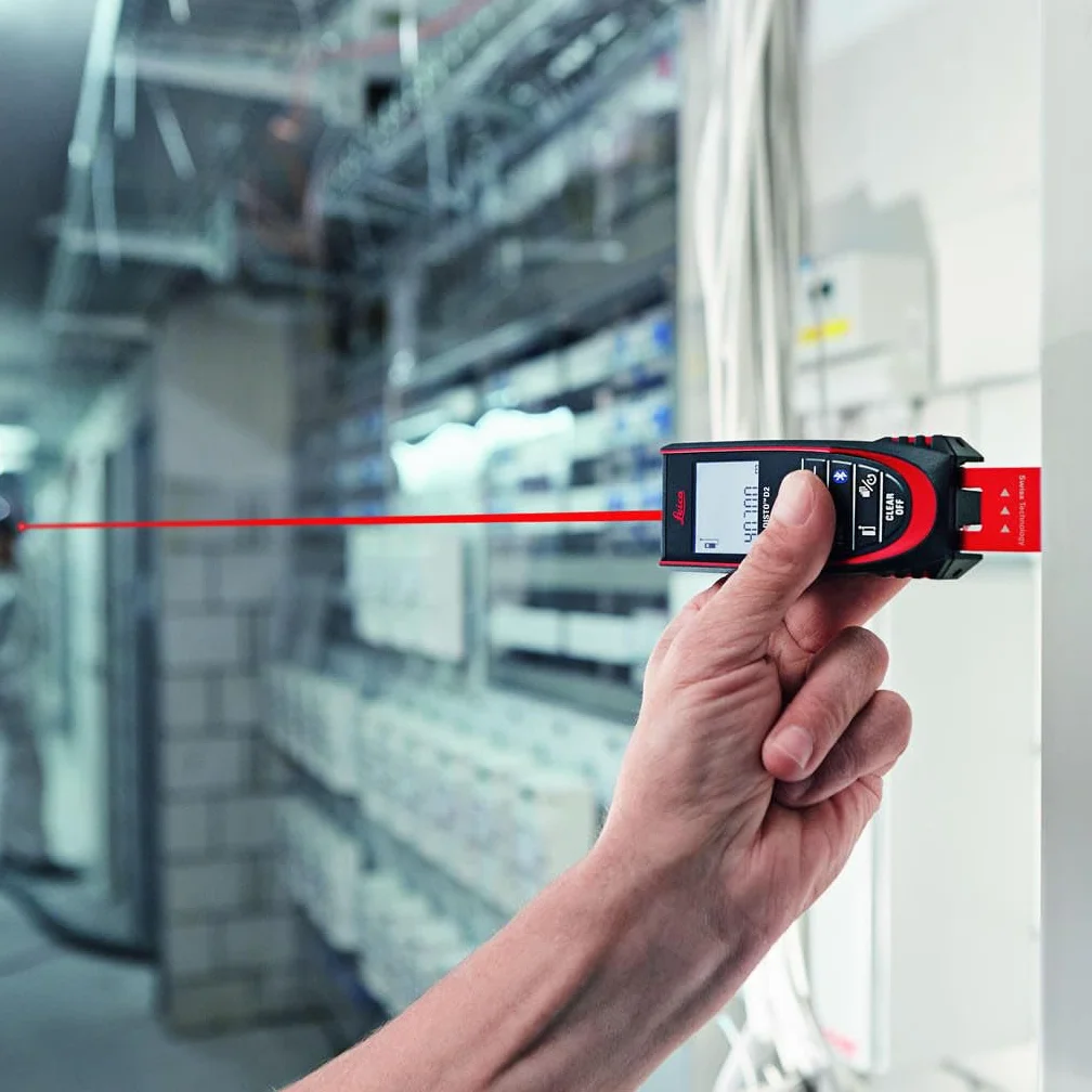 Leica DISTO D2 – metro laser multifunzione dotato di Bluetooth (associazione tramite app) per la misura di distanze, superfici e volumi (utilizzabile negli ambienti interni)