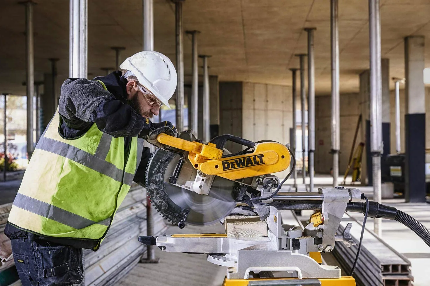 DEWALT DWS780-QS Troncatrice Radiale Doppio Abbattimento della Testa, 1675 W, Giallo/Nero, 305 mm