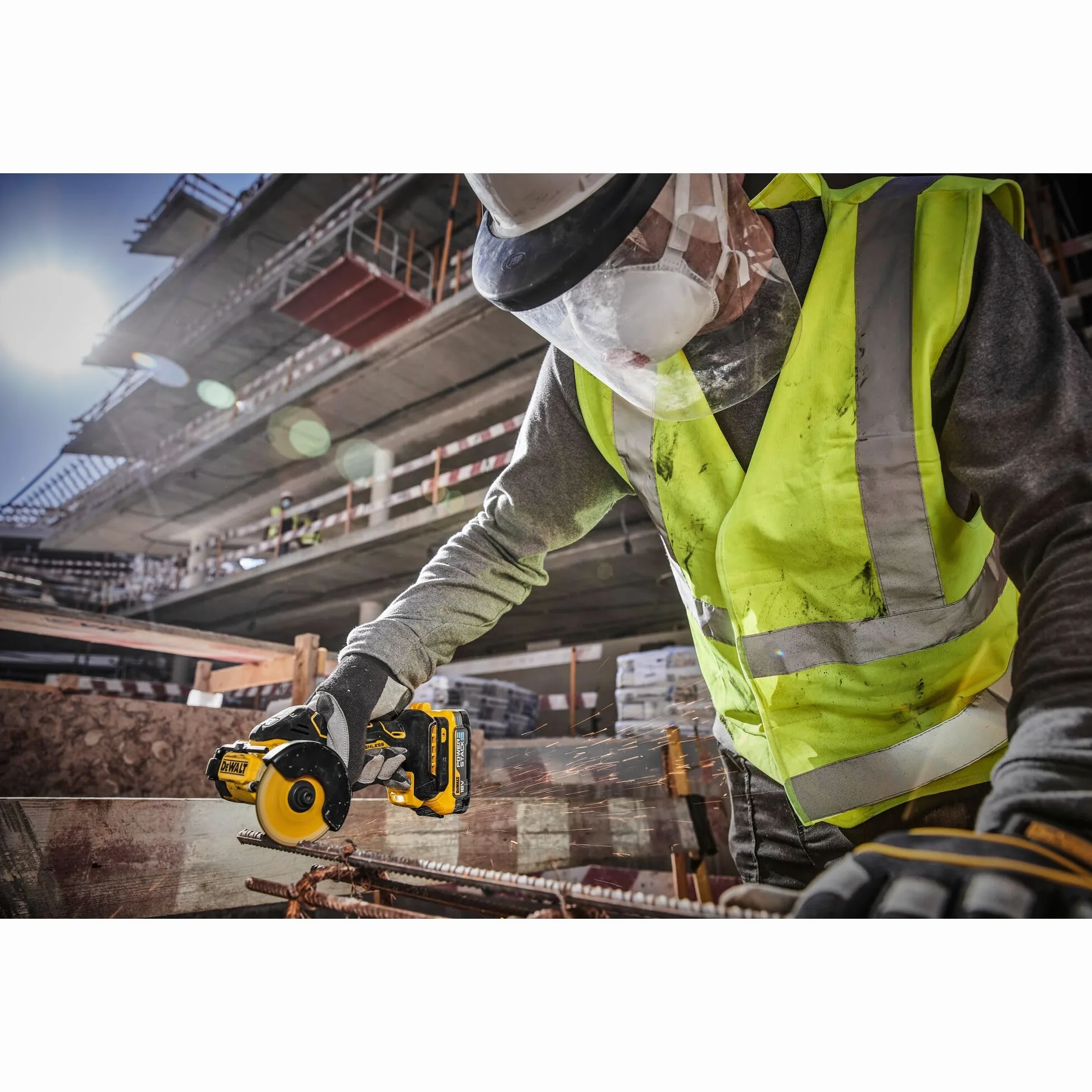 DEWALT DCS438N-XJ Levigatrice angolare (batteria) senza batteria senza ricaricatore con accessori Motore senza spazzole