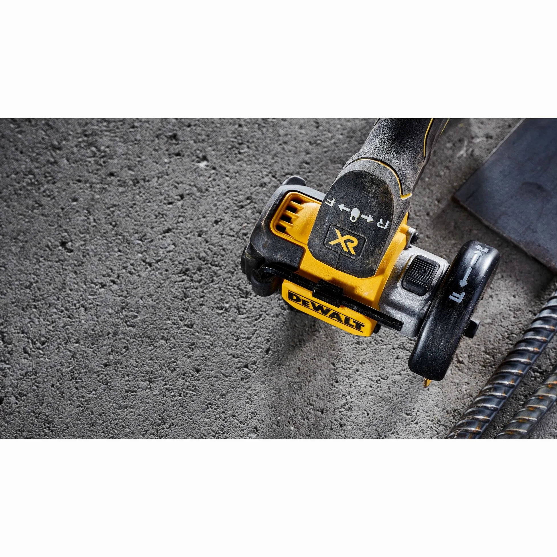DEWALT DCS438N-XJ Levigatrice angolare (batteria) senza batteria senza ricaricatore con accessori Motore senza spazzole