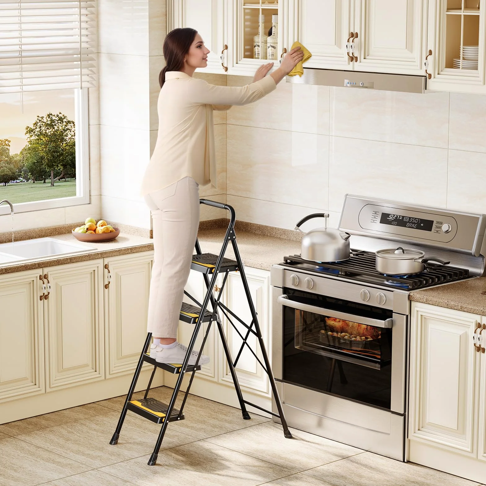 Urackify Scala a 4 gradini, resistente capacità di 150 kg, ampi gradini antiscivolo e corrimano sicuro, compatto, pieghevole, design portatile per casa, cucina, ufficio, dispensa, armadio, nero