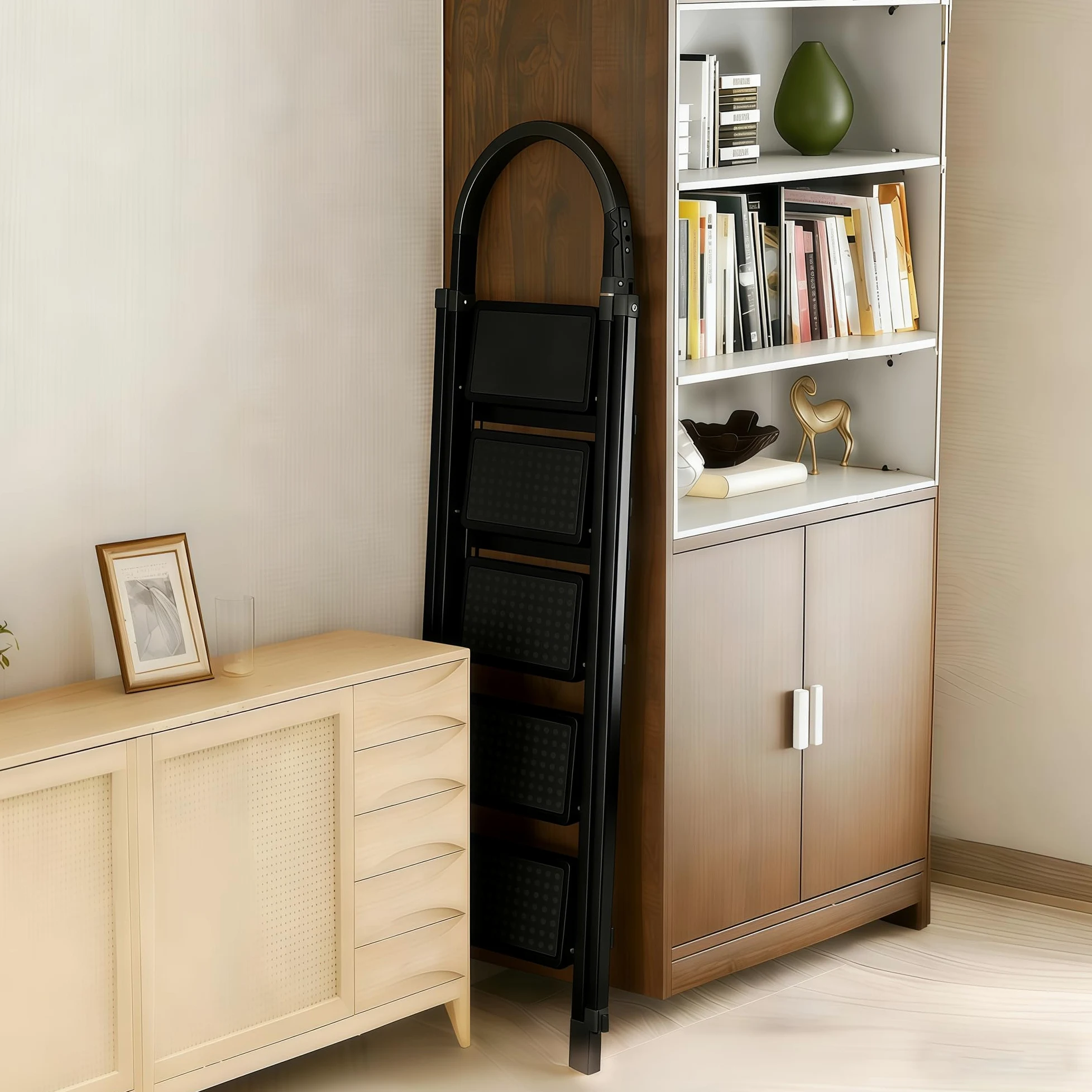 Scala Scaletta 5 Gradini in Acciaio Al Carbonio,Scala 5 Gradini con di blocco di sicurezza,Scaletta Pieghevole Ampia pedana antiscivolo,per Scaletta Cucina Portata 150 kg,Bianco e NeroNero