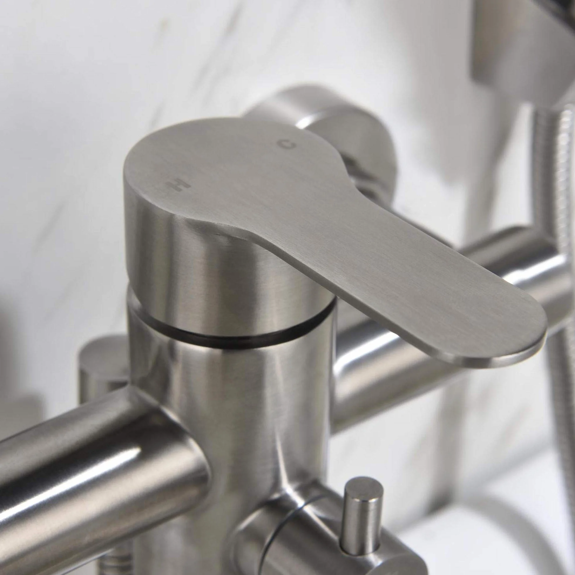 HomeLava Rubinetto per Vasca da Bagno con Doccetta Miscelatore Monocomando da Parete in Acciaio Inox Spazzolato con Deviatore Miscelatore Monocomando con Tubo Doccia da 1,5 m.