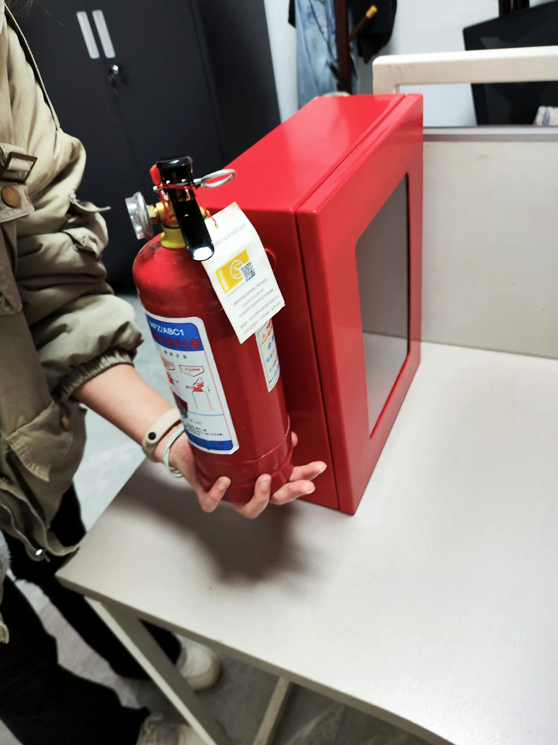 Stazione di Evacuazione Antincendio Grande - Scatola per Scala antincendio - con ganci per coperta antincendio ed estintori - 36* 29* 17 cm - Armadio a parete - Scala di emergenza con cassetta da muro