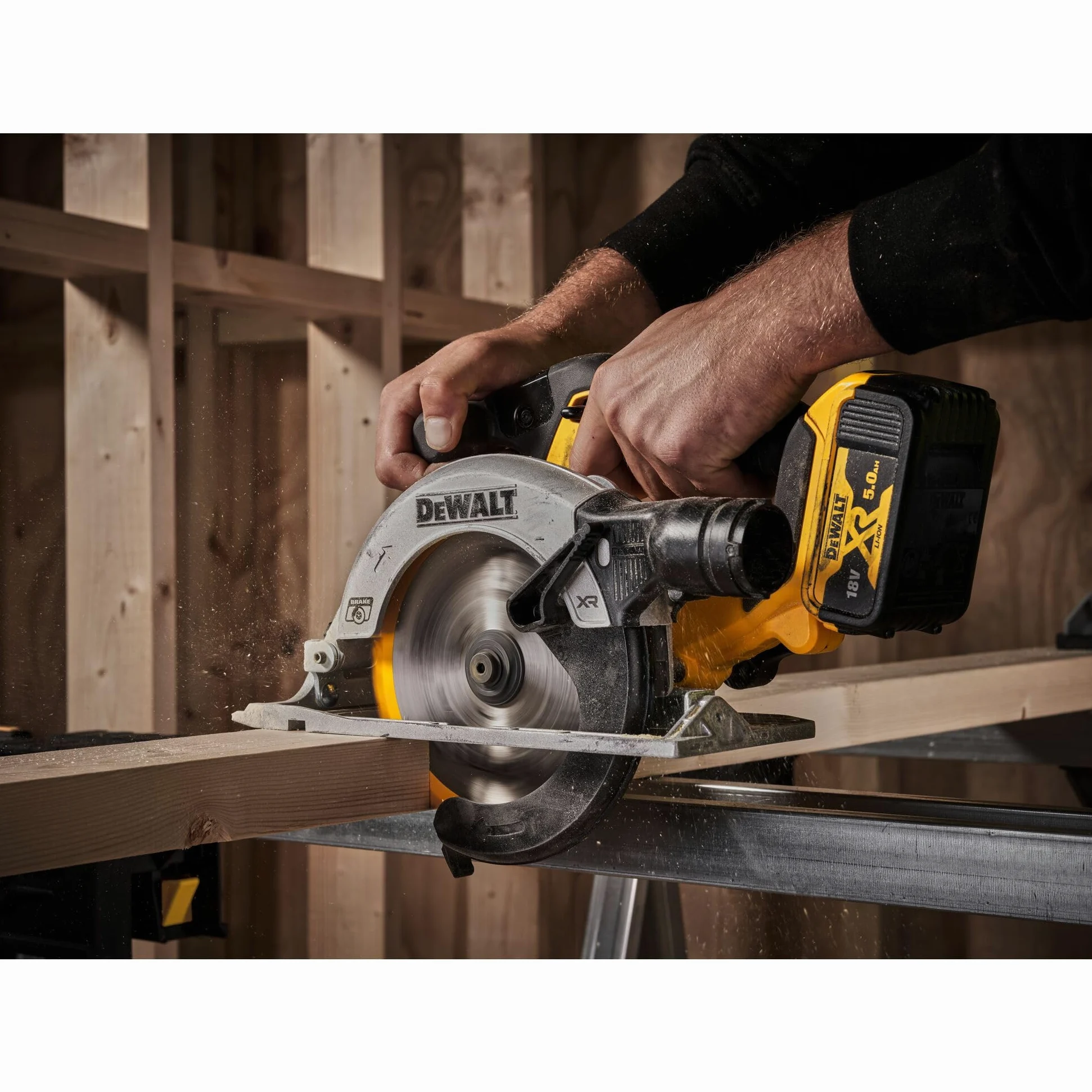 DEWALT DCS565NT-XJ Sega Circolare 18V motore BRUSHLESS, 4950 giri/min, ø lama/foro 165/20 mm