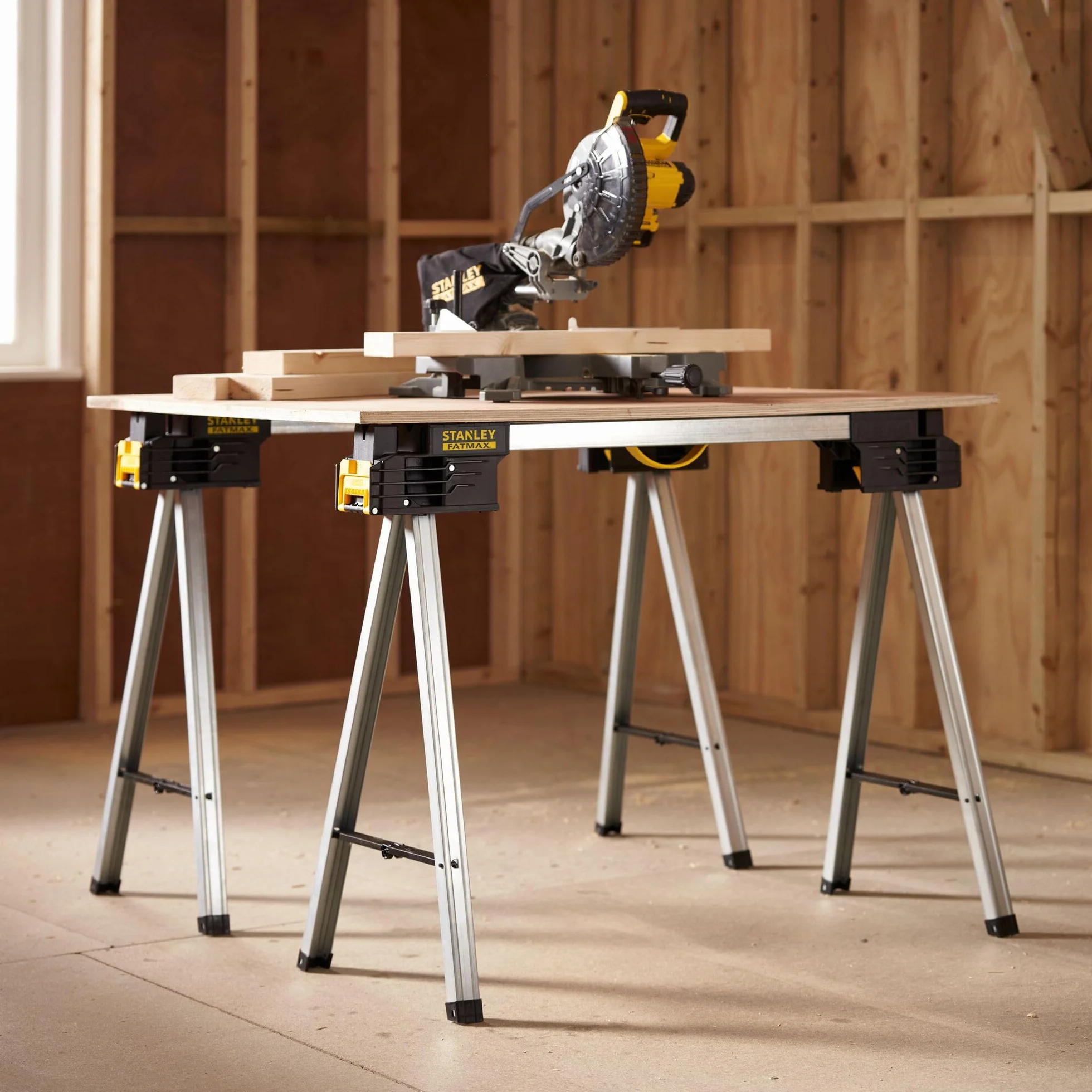 STANLEY FATMAX 900kg Cavalletto pieghevole in metallo (coppia) - Soluzione portatile e durevole per banco da lavoro con gambe in metallo, FMST1-75673