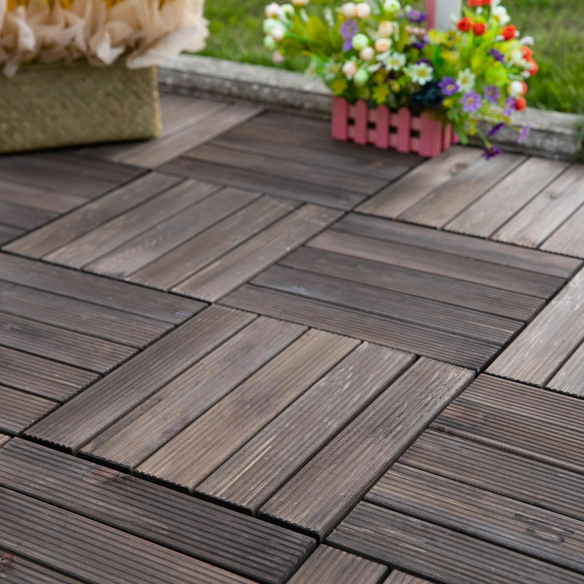 Outsunny Piastrelle per Esterni Pavimento da Giardino in Legno, Set da 27 Pezzi, 2.5m², Montaggio a Incastro, 30x30cm, Nero