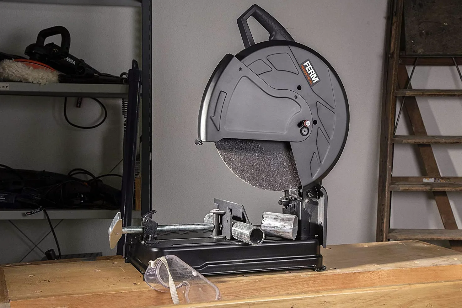 FERM Troncatrice professionale 2300W – Ø 355 mm. Include lama e chiave esagonale. Cavo in gomma da 4 metri