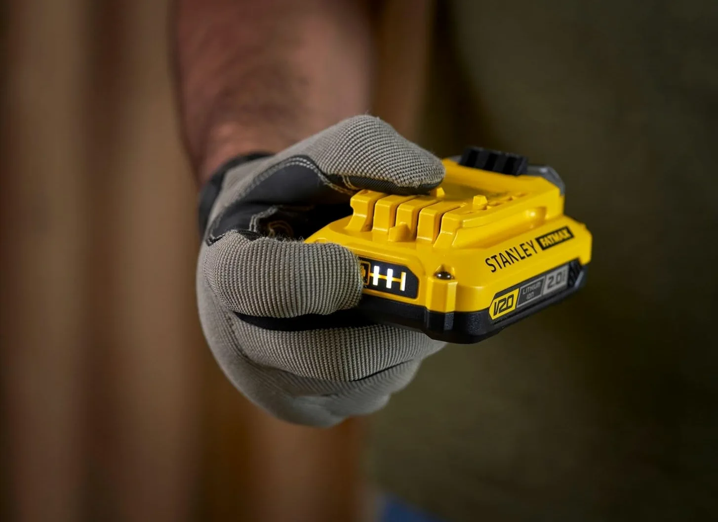 Stanley FatMax V20 Trapano Avvitatore 18V con 2 Batterie Litio 2Ah Con 100 Accessori SFMCD700D2A-QW