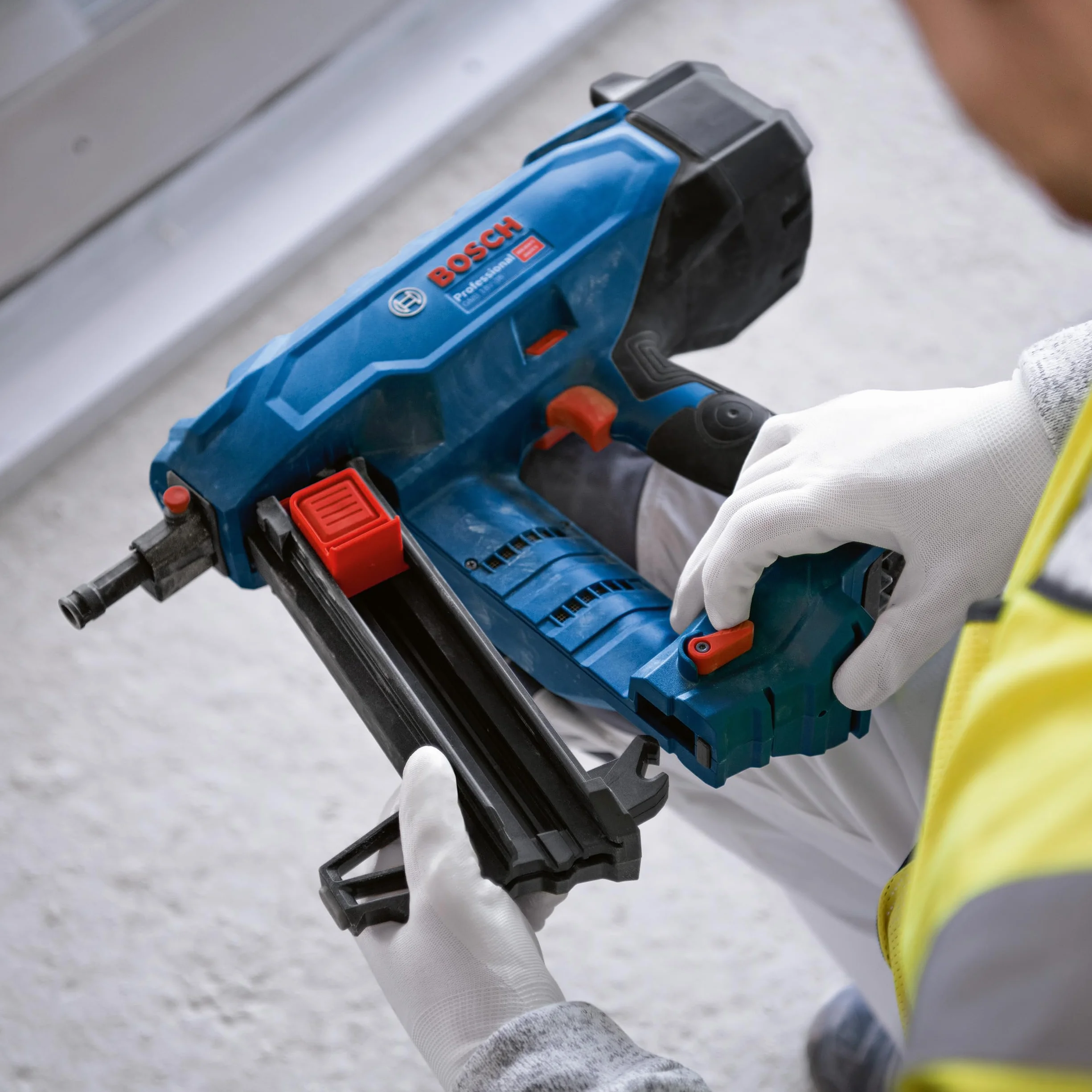 Bosch Professional 18V System Chiodatrice per calcestr. a batt. BITURBO GNB 18V-38 (Ø chiodi 2,7–3,0mm, lung. max. chiodi 38mm, 1 perno di estraz., 1 gancio di fissaggio, senza batt./caricabatteria)