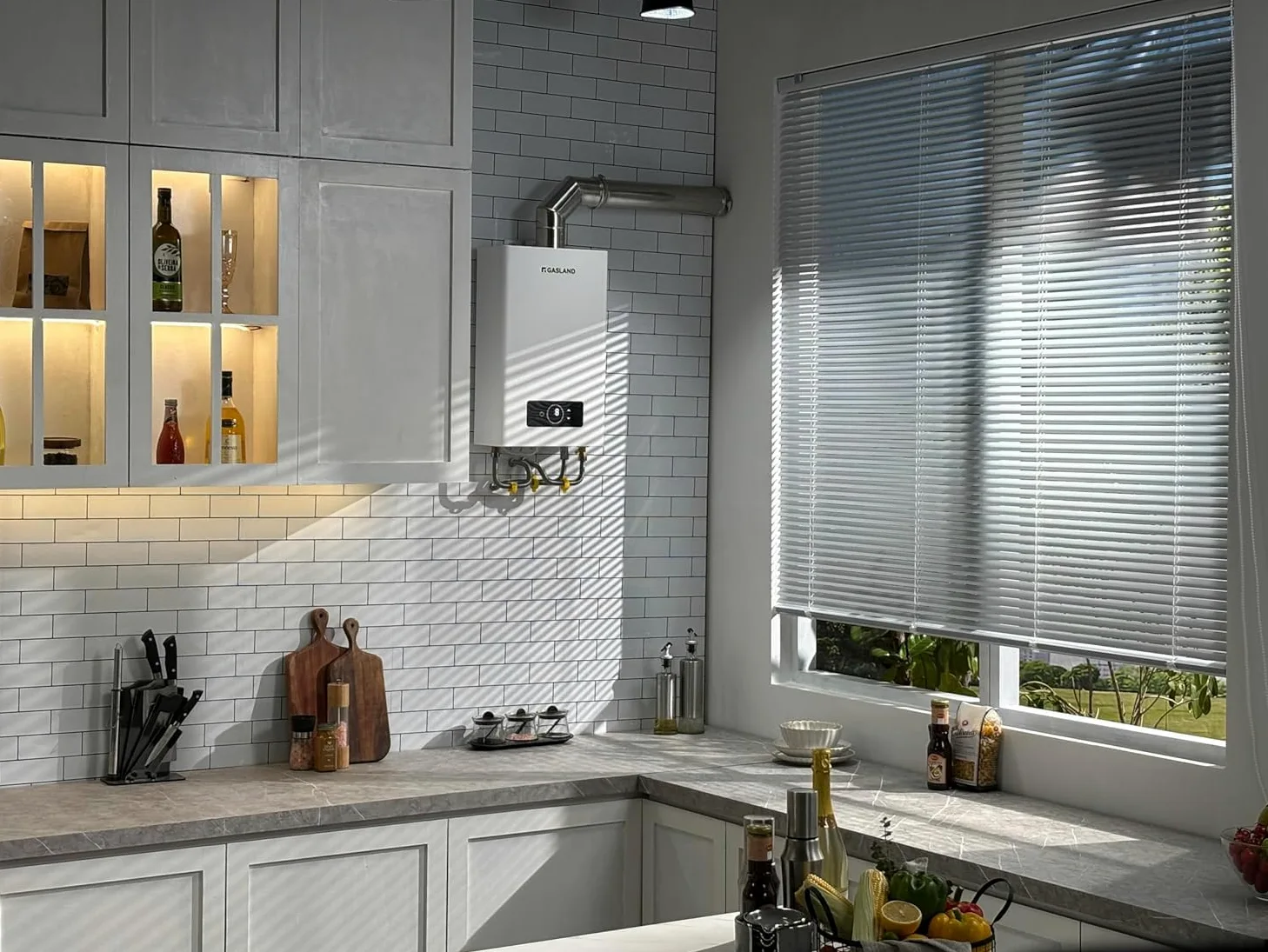 GASLAND Gasmart C: Scaldabagno a gas da 12 l, GS318NG a metano istantaneo (20 mbar), per interni, a basso NOx, caldaia sigillata per bagno, cucina, lavanderia