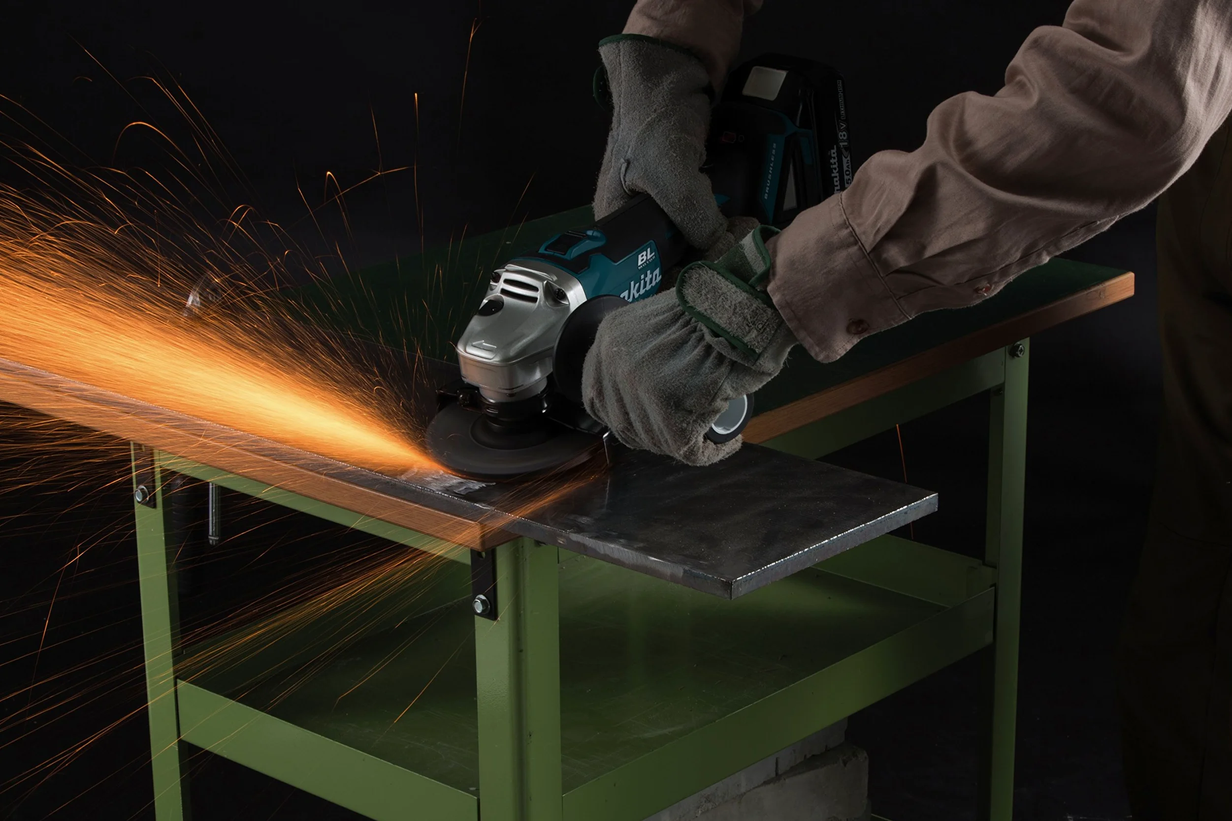 Makita DGA506RTJ Smerigliatrice angolare 125mm 2x18V 5Ah Li-ion con valigetta Makpac